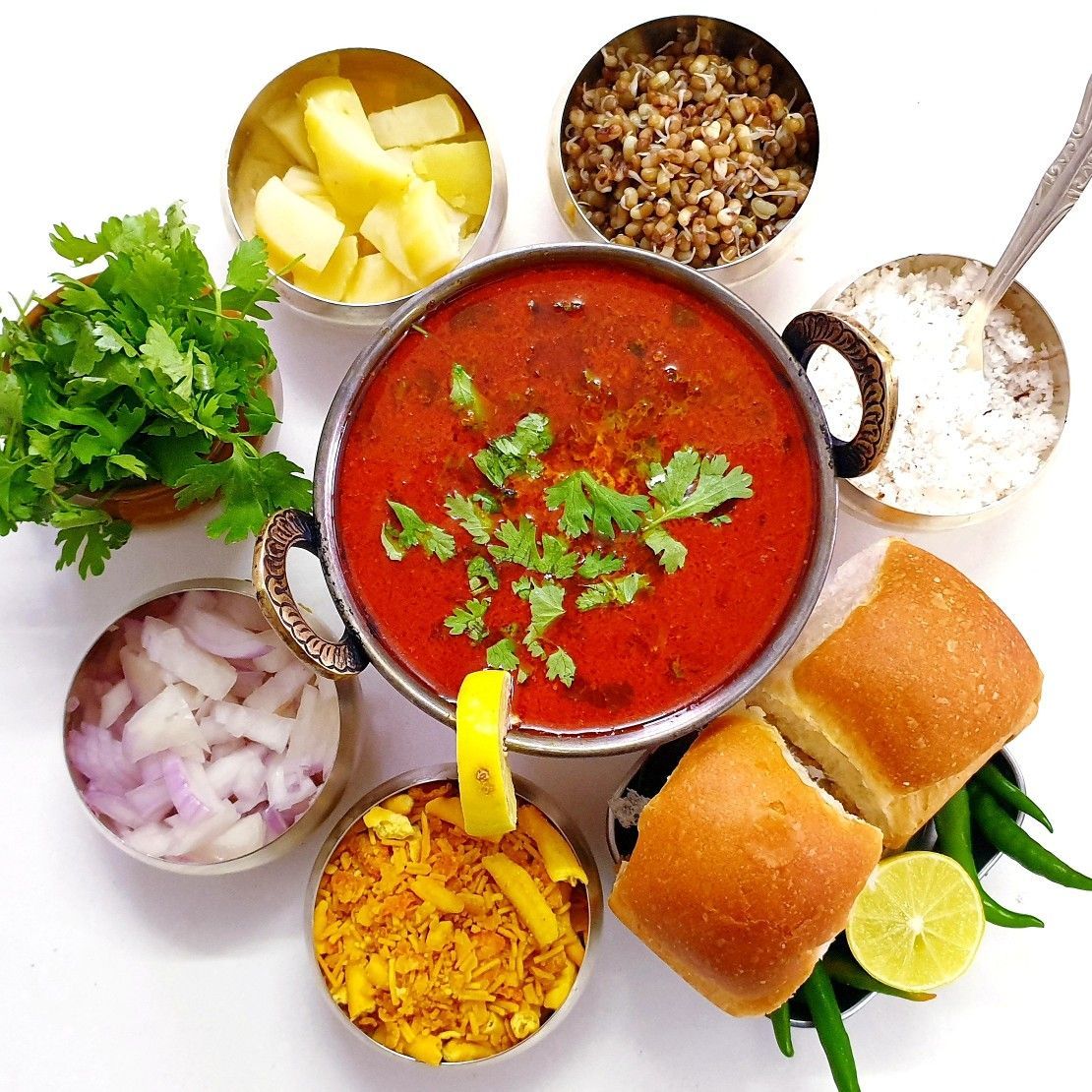 1110x1110 Misal Pav/ Maharashtrian/ Kolhapuri. Indian food photography, Misal pav recipes, Food photography