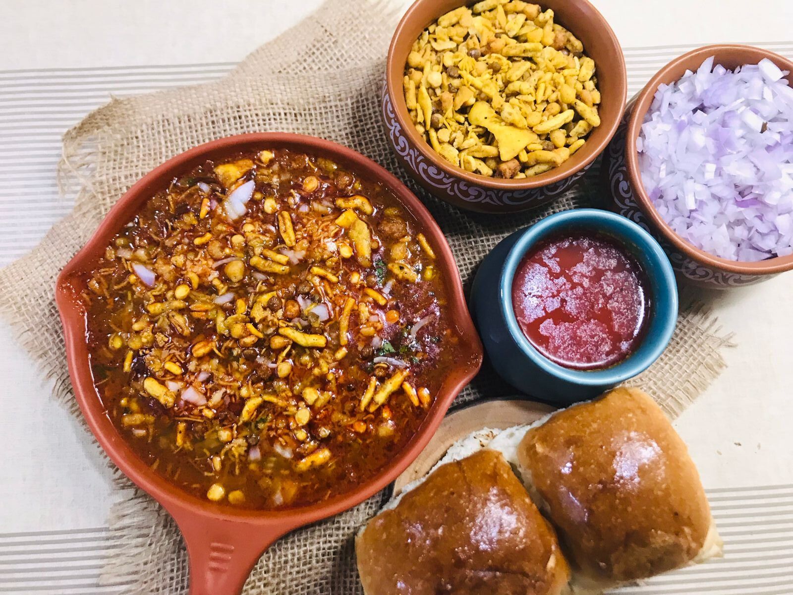 1600x1200 Maharashtrian Misal Pav Recipe. Homemade Misal Pav