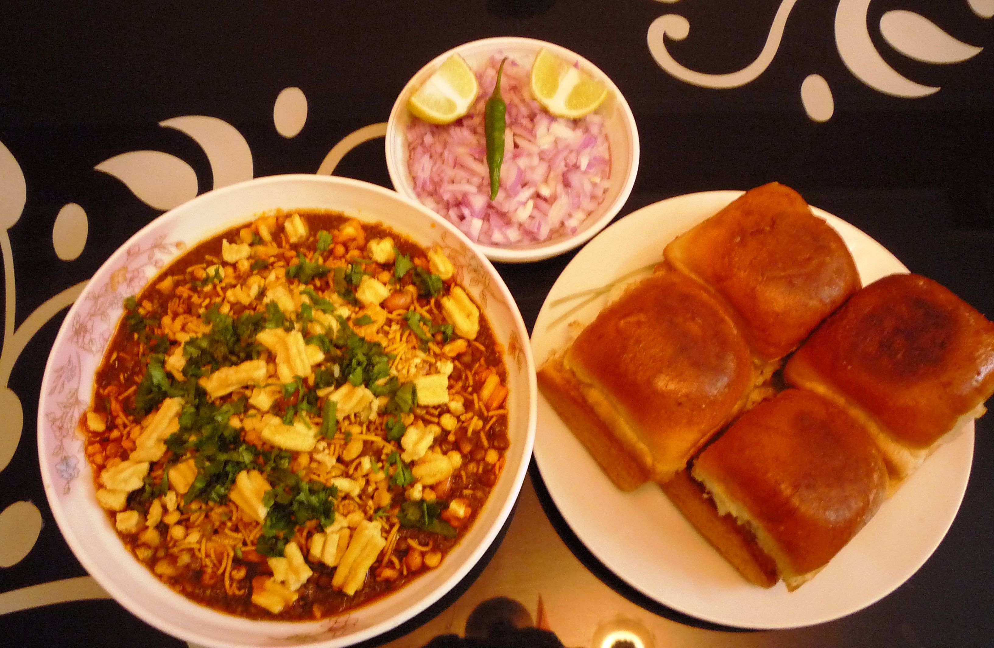 3264x2129 Kolhapuri Misal Pav (Maharashtra Special)