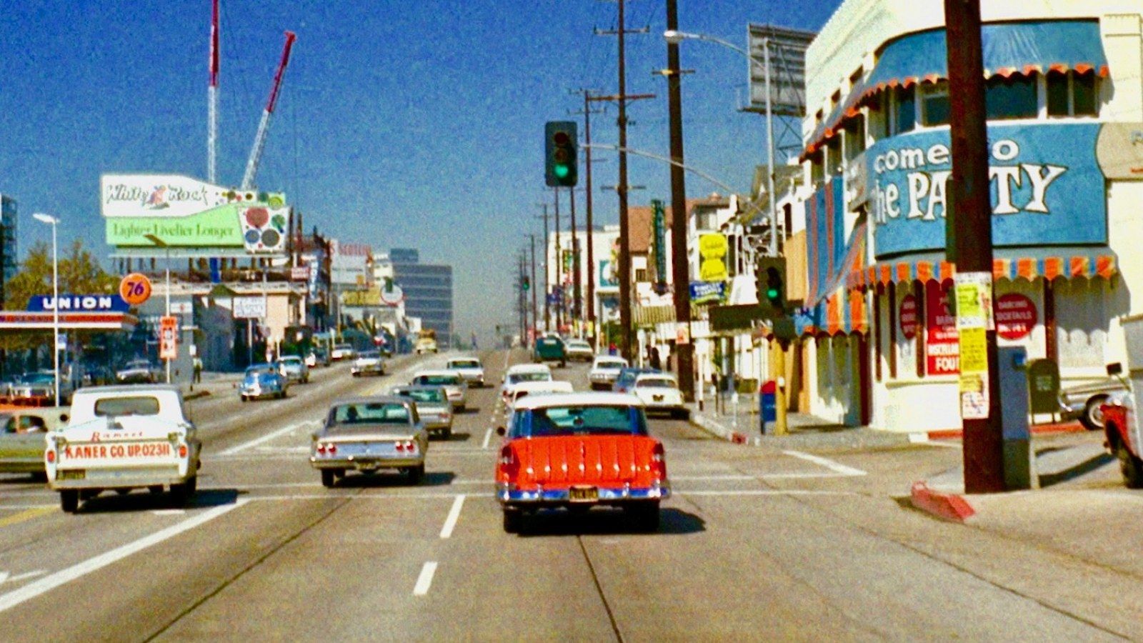 1600x900 Near Miss Between Vintage Cars Captured In Color Film From 1960's L.A