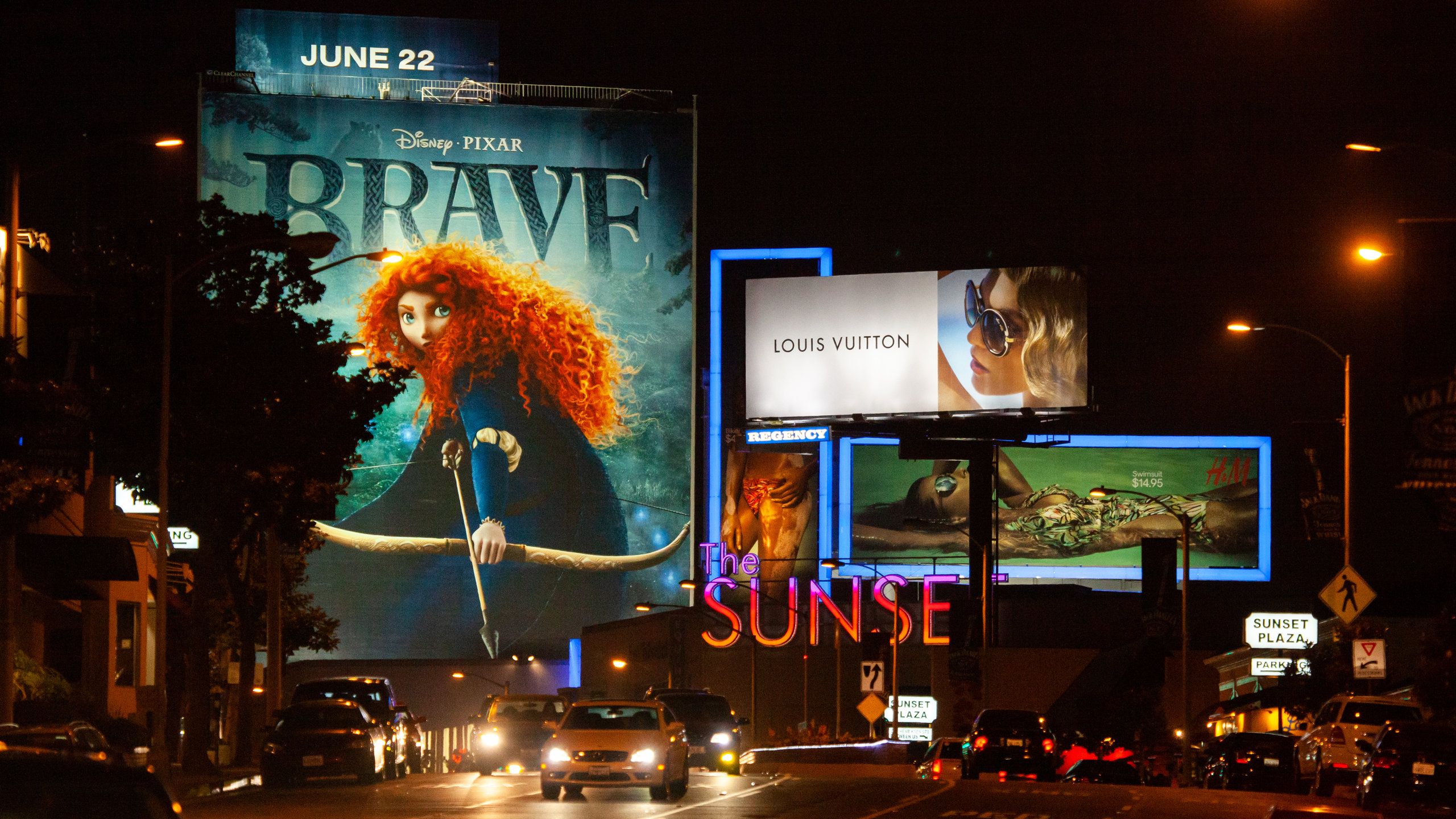 2560x1440 Sunset Strip in Norma Triangle and Activities