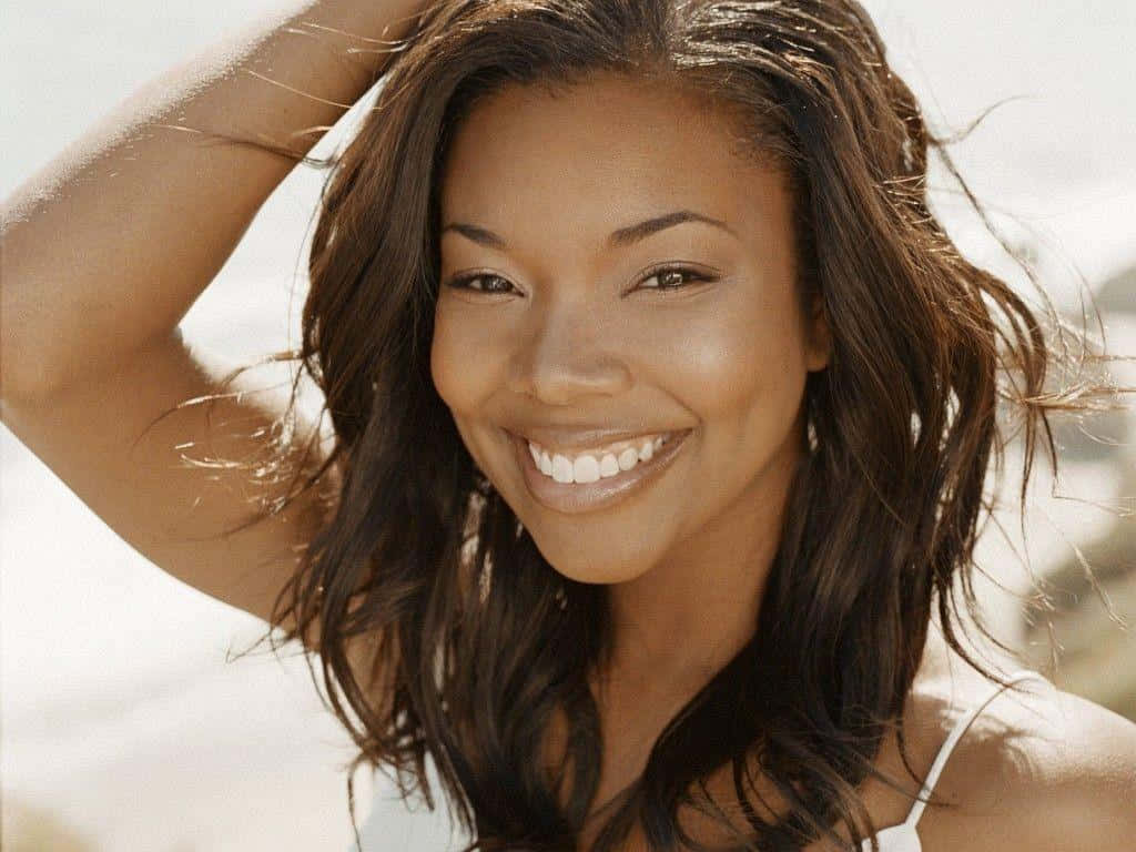 1024x768 Download Gabrielle Union Radiant in a Photohoot Wallpaper