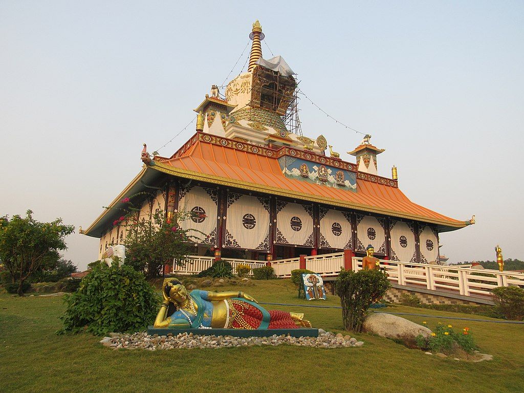 1024x768 Buddhist Temple in