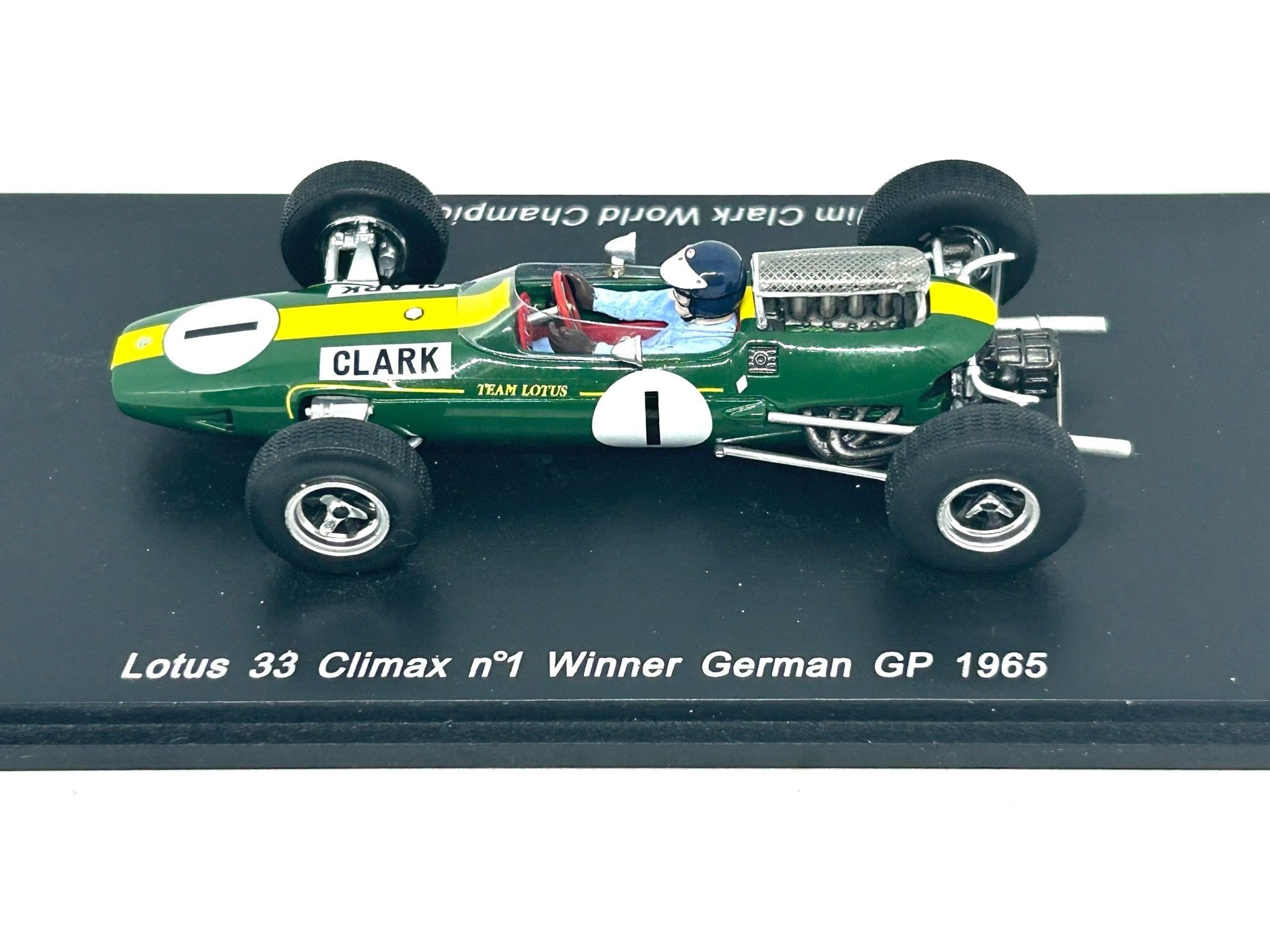 2048x1536 1:43 Scale Spark Model of a Lotus 33 F1 Car as Driven