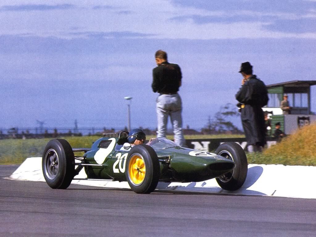 1024x768 Jim Clark, Graham Hill and a bolt