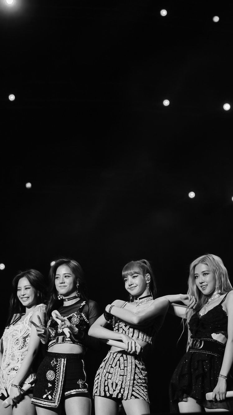 749x1332 Blackpink Coachella Wallpaper