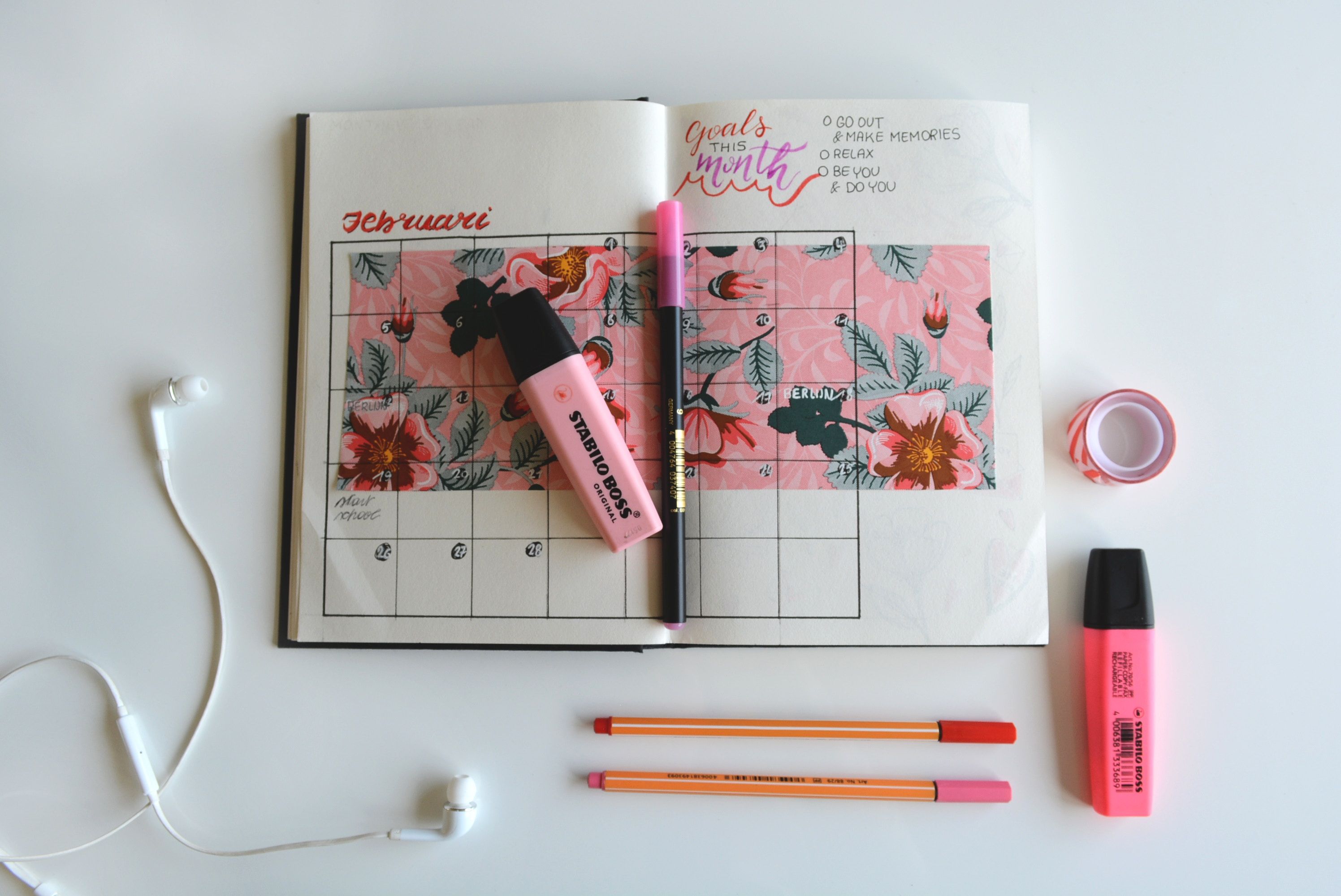 2992x2000 2992x2000 desk, calendar, Creative Commons image, hilighter, notebook, flowers, flatlay, planner, pen, book, office, earbuds, bullet journal, pencil, stationary, marker, floral, journal, essential, planning, diary Gallery HD Wallpaper