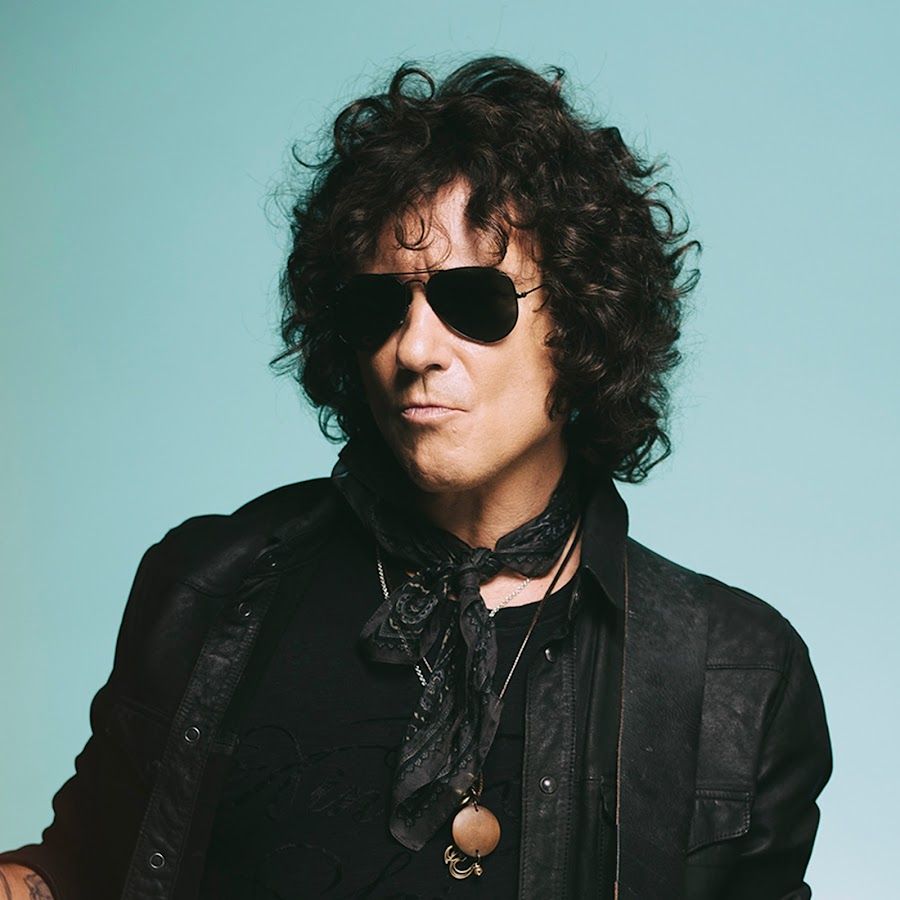 900x900 Enrique Bunbury