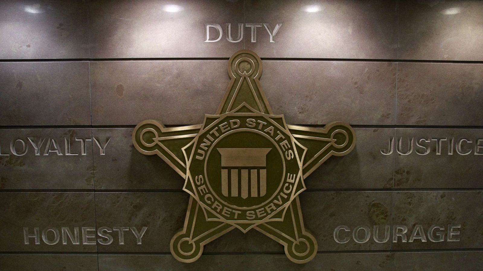 1600x900 US Secret Service switching to 9mm Glock pistols