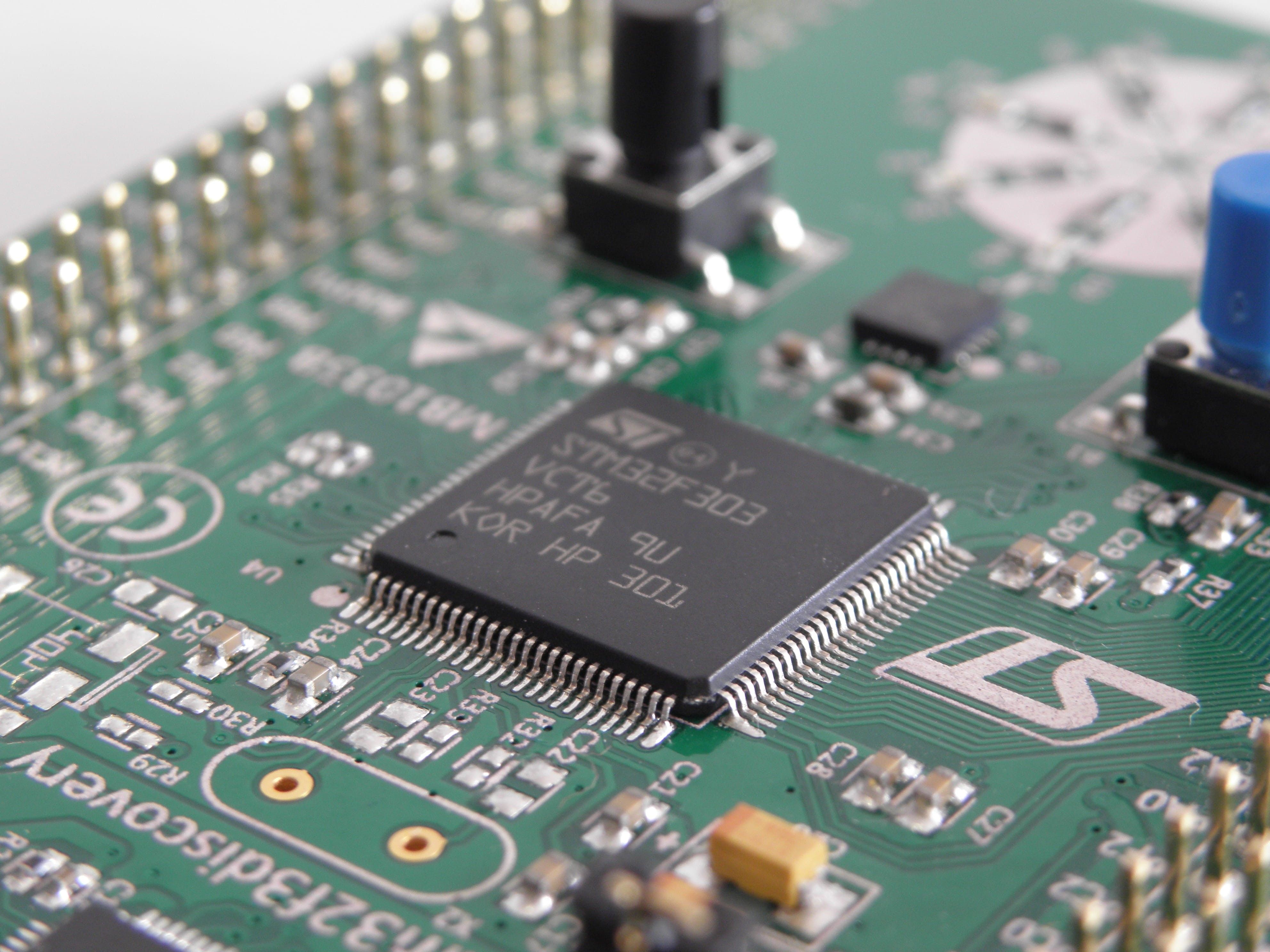 3968x2976 Wallpaper / computer, still life, connection, technology, communication, stm industry, computer equipment, processor, electrical equipment, mother board, electrical component free download