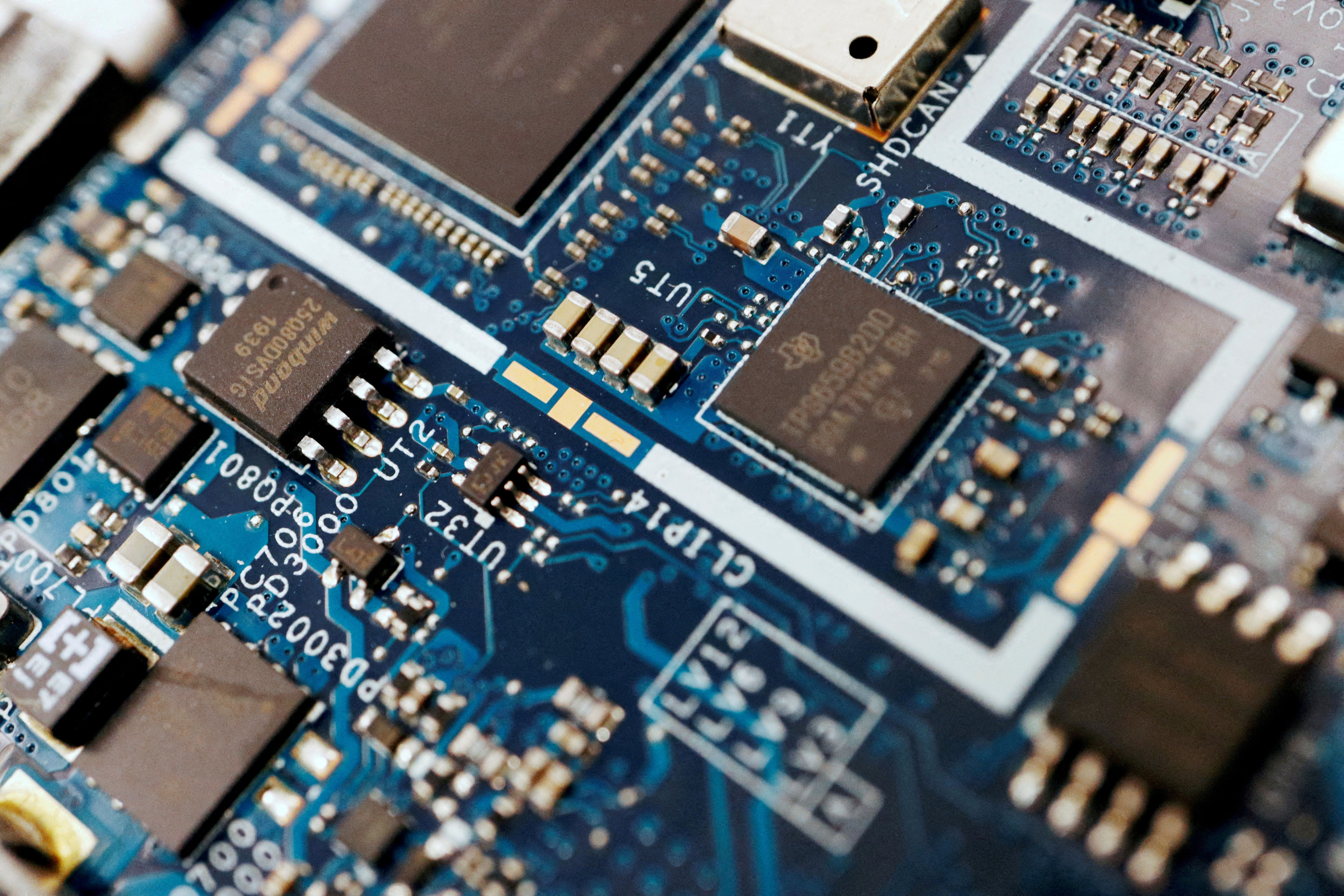 6214x4143 IBM partners with Japan's Rapidus in bid to manufacture advanced chips