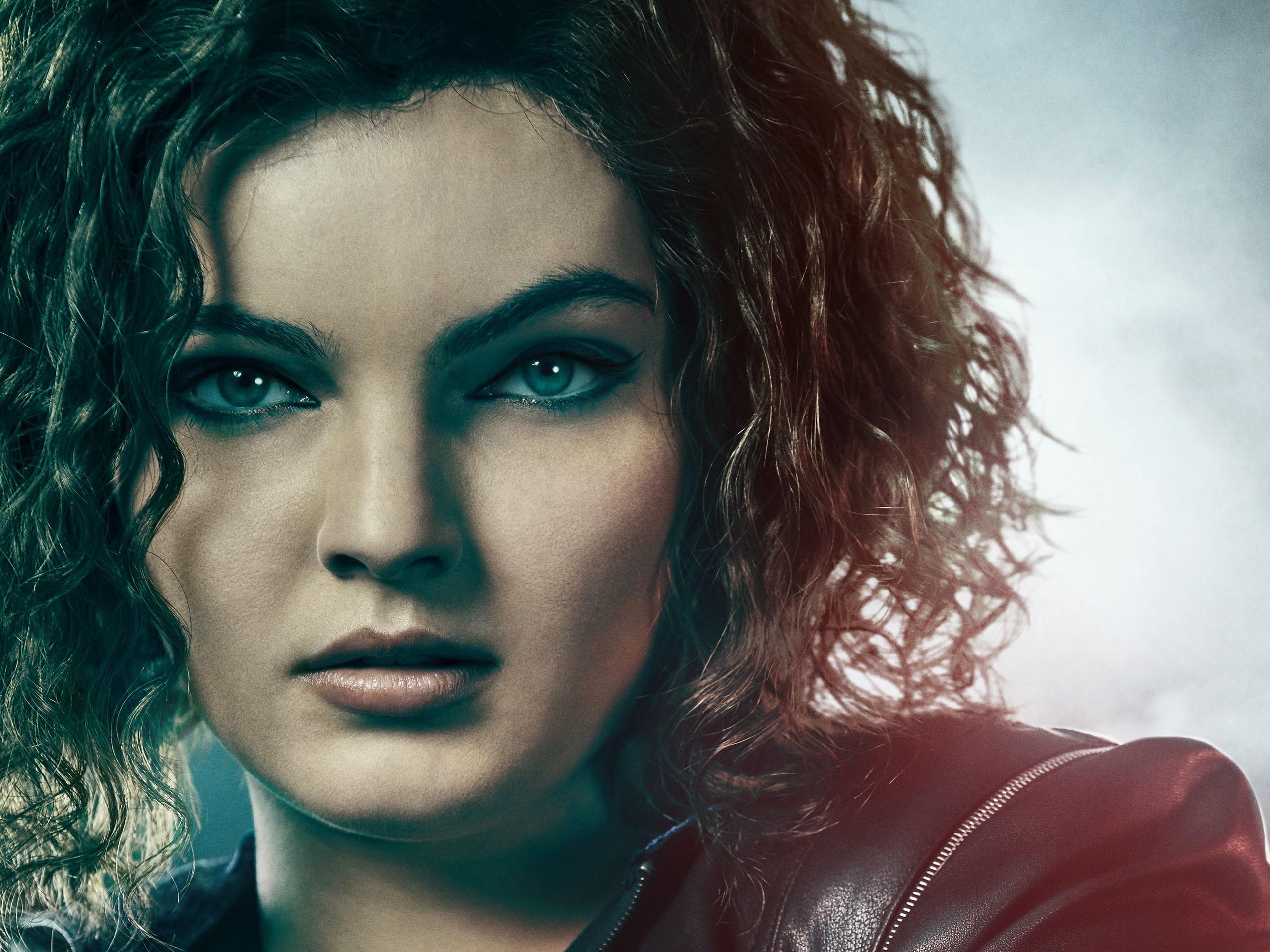 2560x1920 Download Camren Bicondova as Selina Kyle in Gotham Season Camren, Bicondova, Selina, Kyle, Gotham, Season Wallpaper in 2560x1920 Resolution