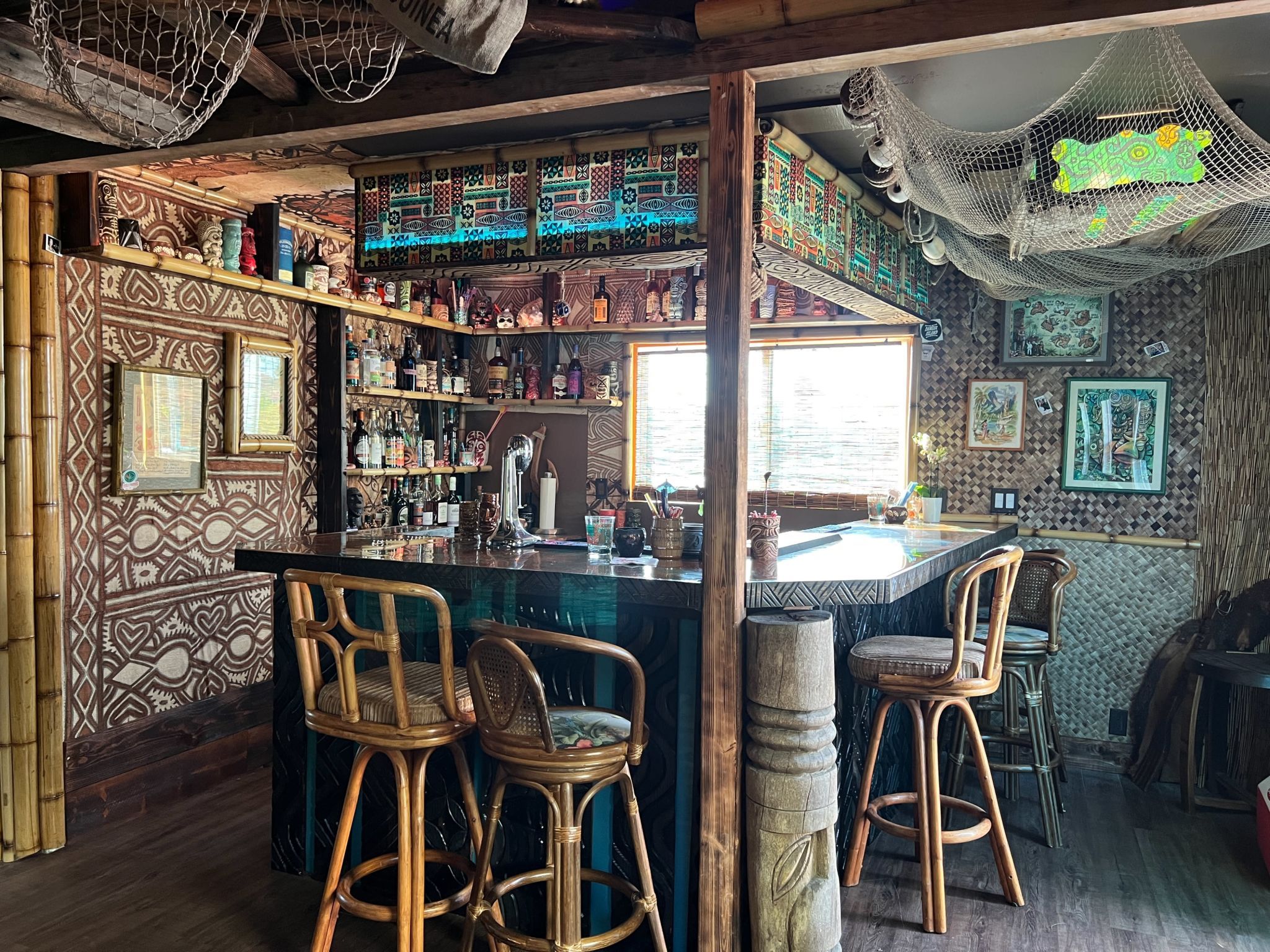 2048x1536 Tiki Bar, Pool & Backyard in the Hills, Oakland, CA