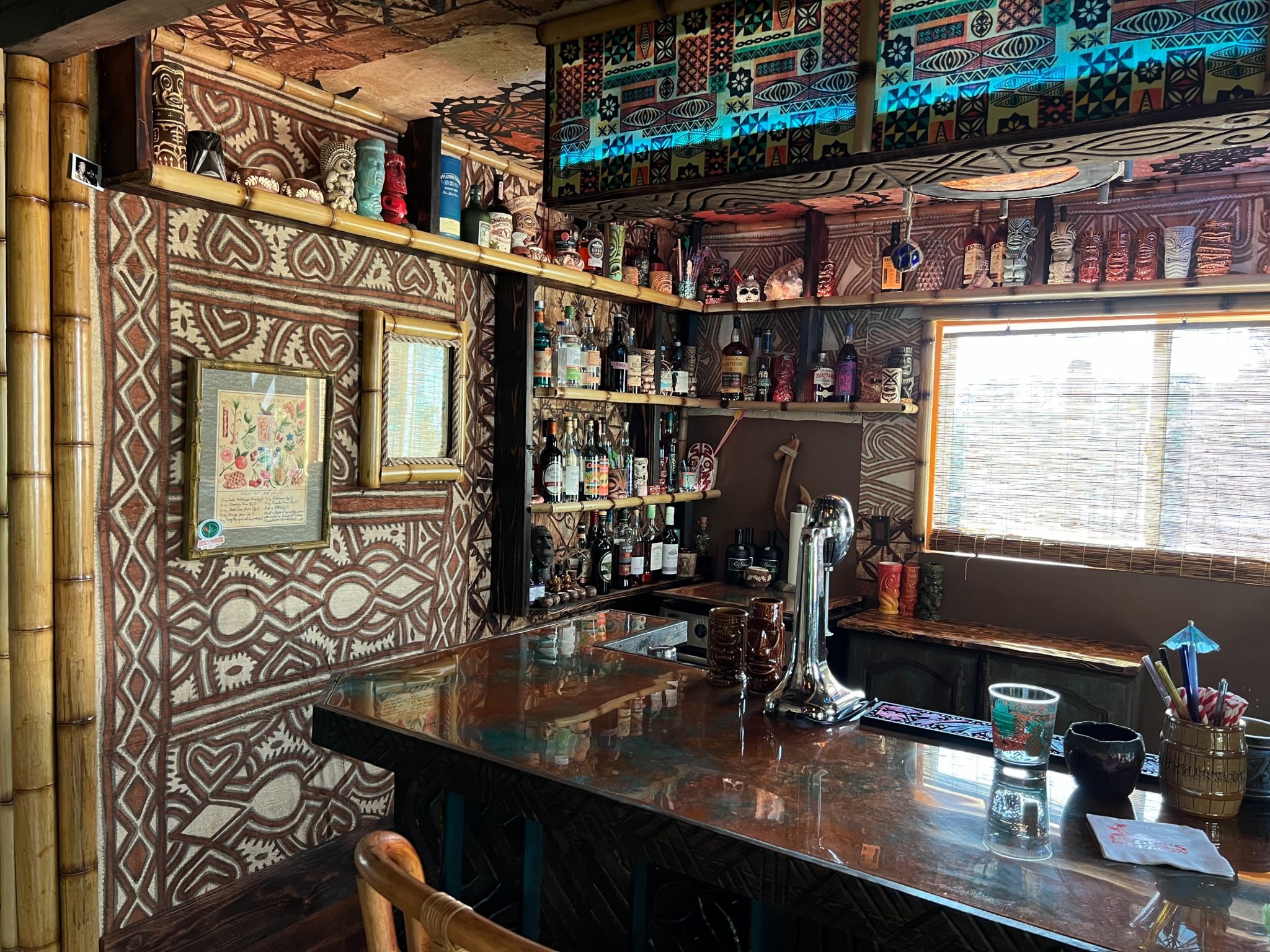 2048x1536 Tiki Bar, Pool & Backyard in the Hills, Oakland, CA