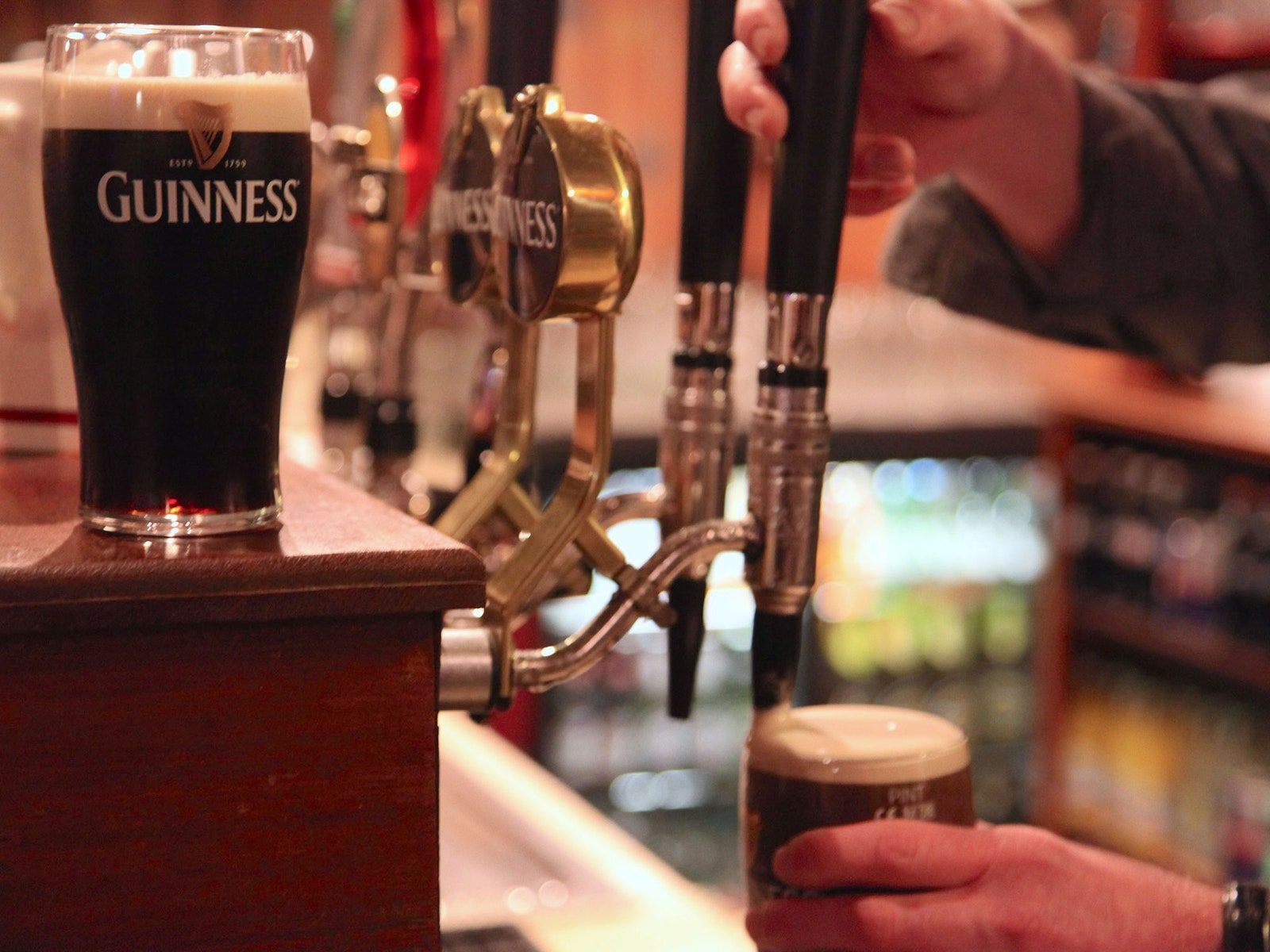 1600x1200 How Not to Look Like a Tourist At an Irish Pub. Condé Nast Traveler