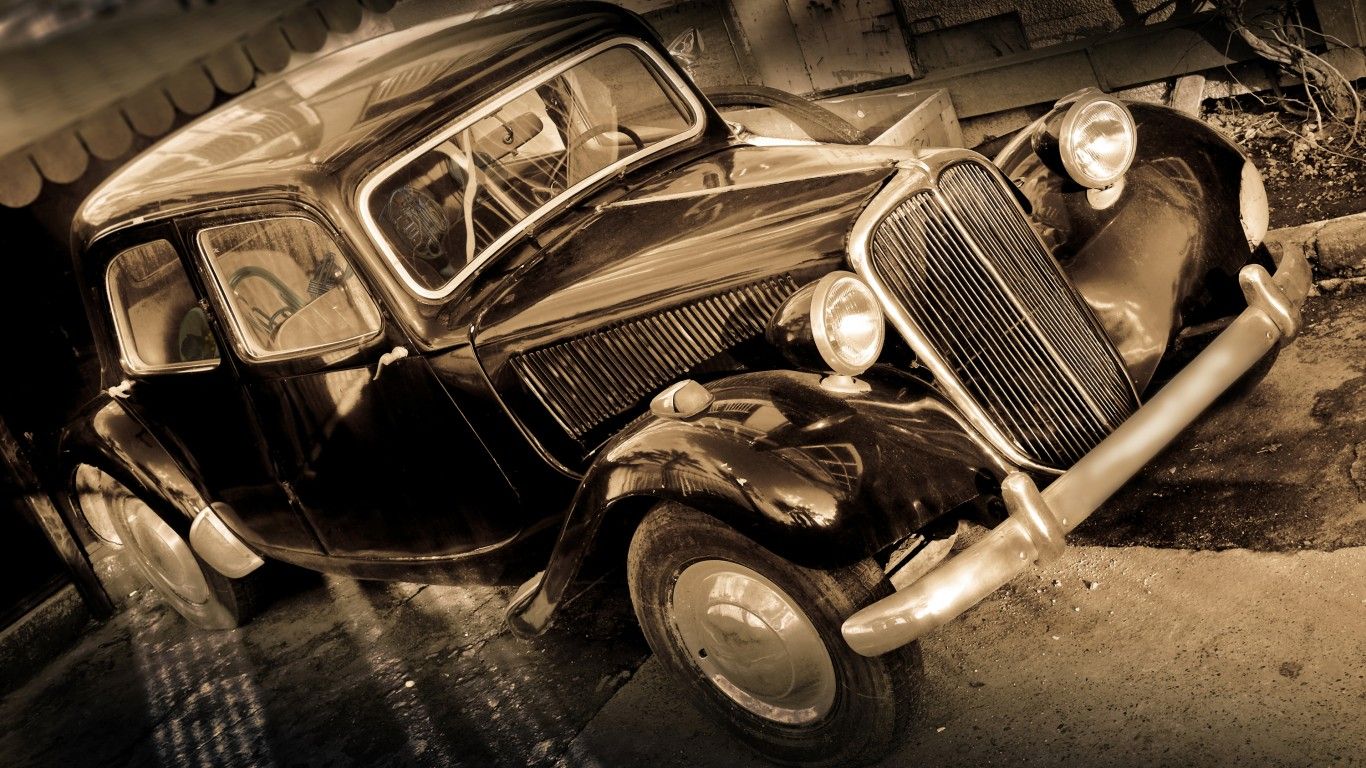 1366x768 Download Vintage Car wallpaper for mobile phone, free Vintage Car HD picture