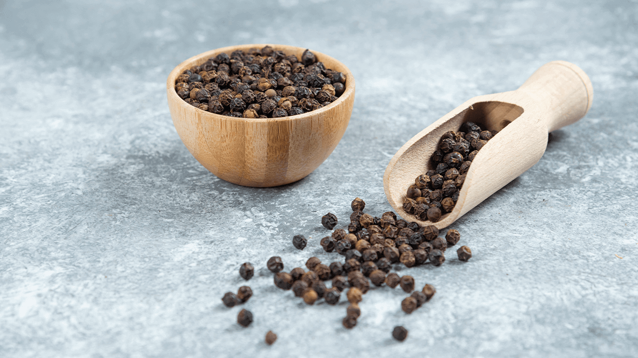 1280x720 Black Pepper Benefits for Skin, Hair & Health