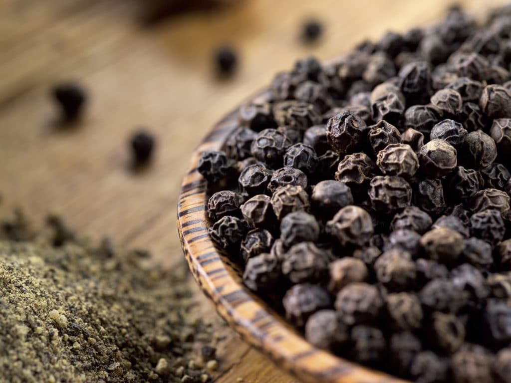 1024x768 Black Pepper Essential Oil Properties & Uses for Skin