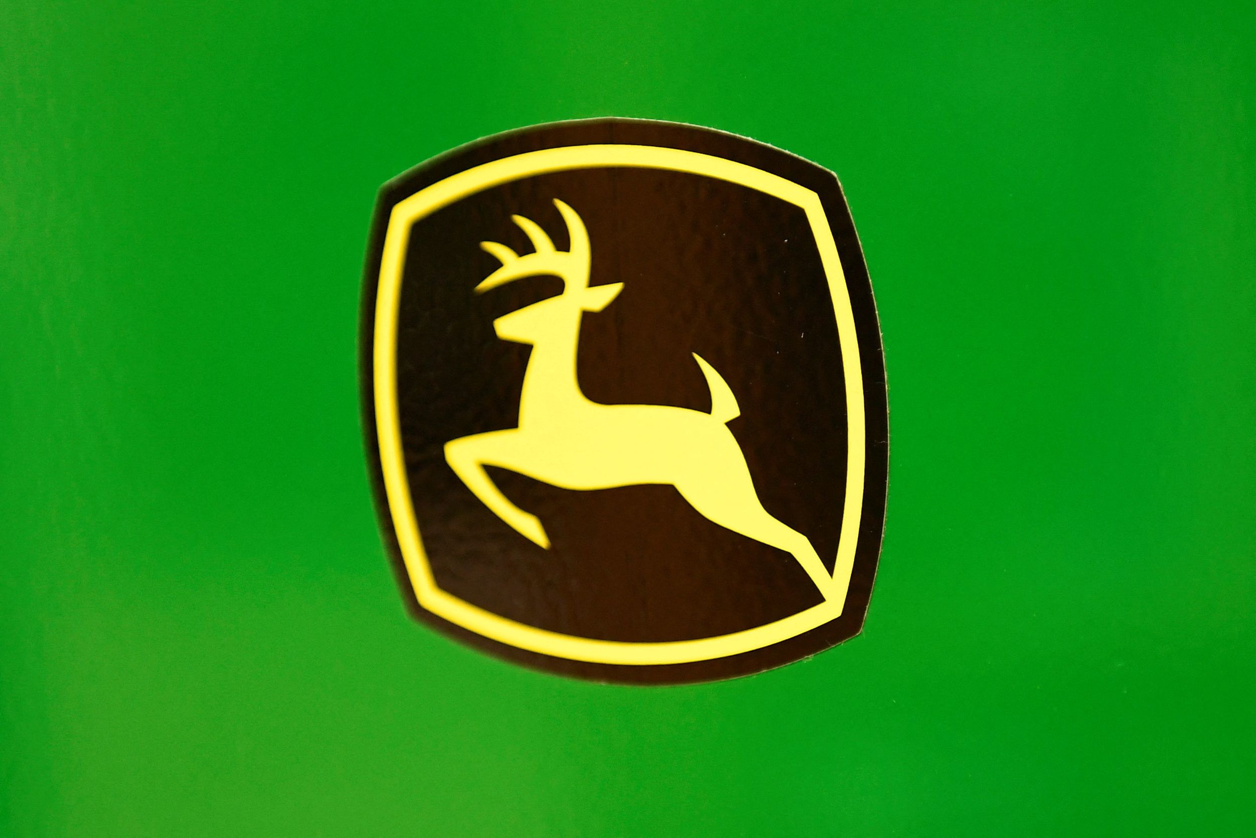 2503x1669 Deere & Co mower production to move from Iowa to Mexico plant