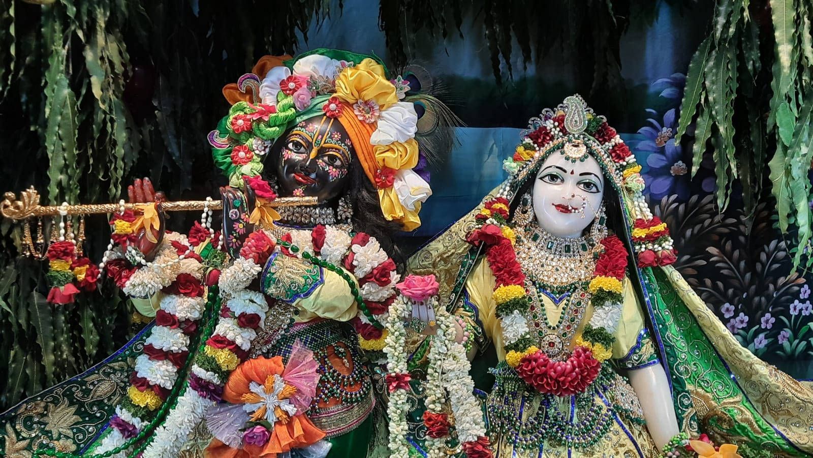 1600x901 Radha and Krishna at ISKCON Wallpaper