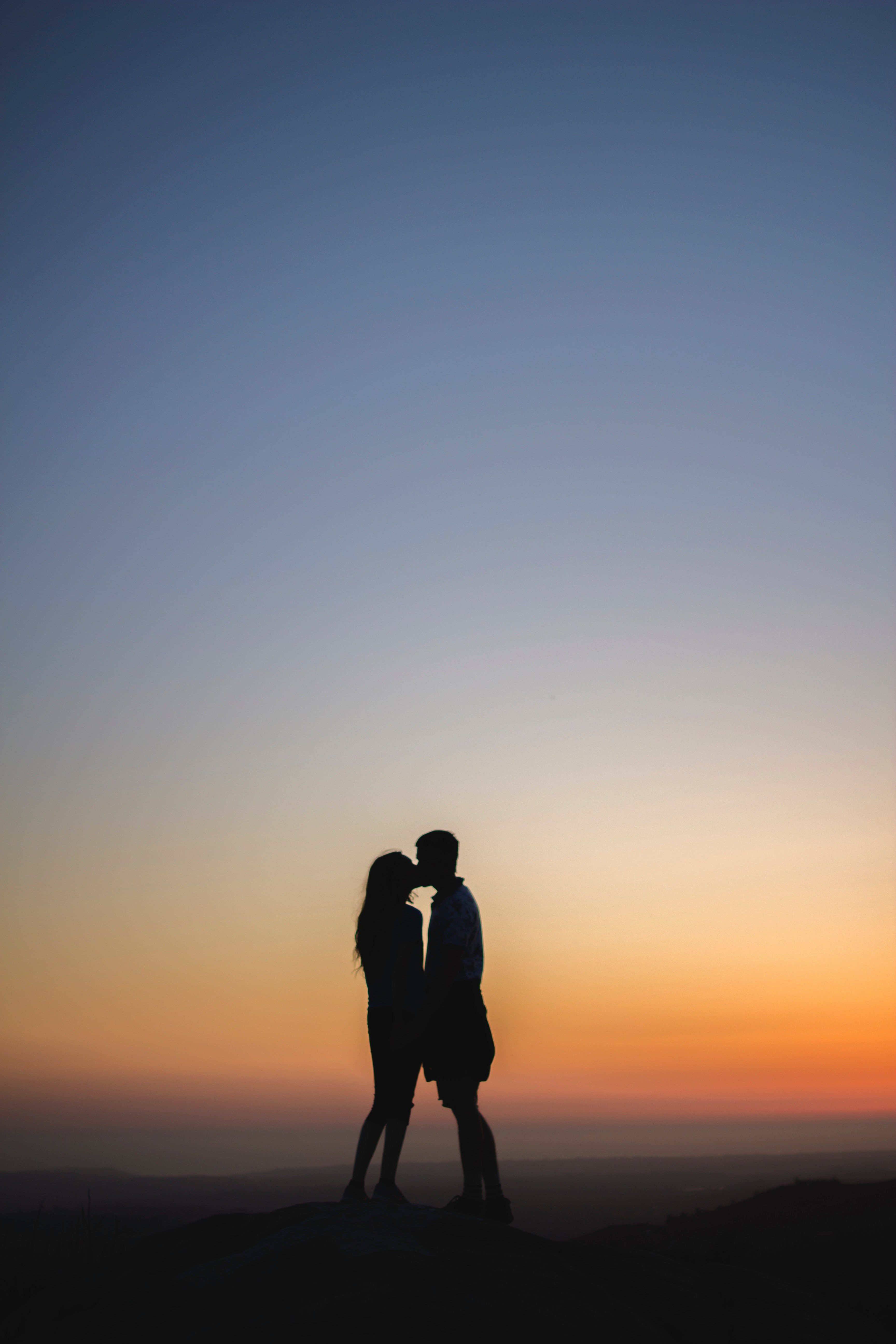 3456x5184 Wallpaper / two people kiss silhouetted against a sunset sky, sunset dream 4k wallpaper free download