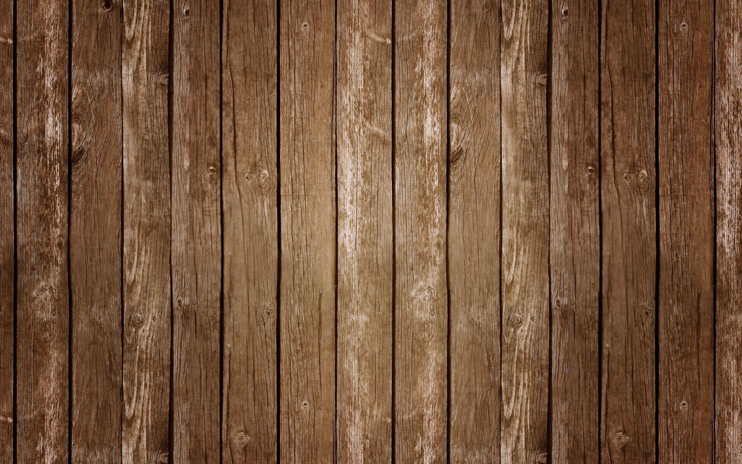 Hình nền gỗ là lựa chọn lý tưởng cho những ai yêu thích thiết kế đơn giản nhưng vẫn sang trọng. Những hình ảnh về gỗ tự nhiên, với những đường vân trang nhã, sẽ khiến không gian máy tính của bạn thêm đẹp và ấm cúng.