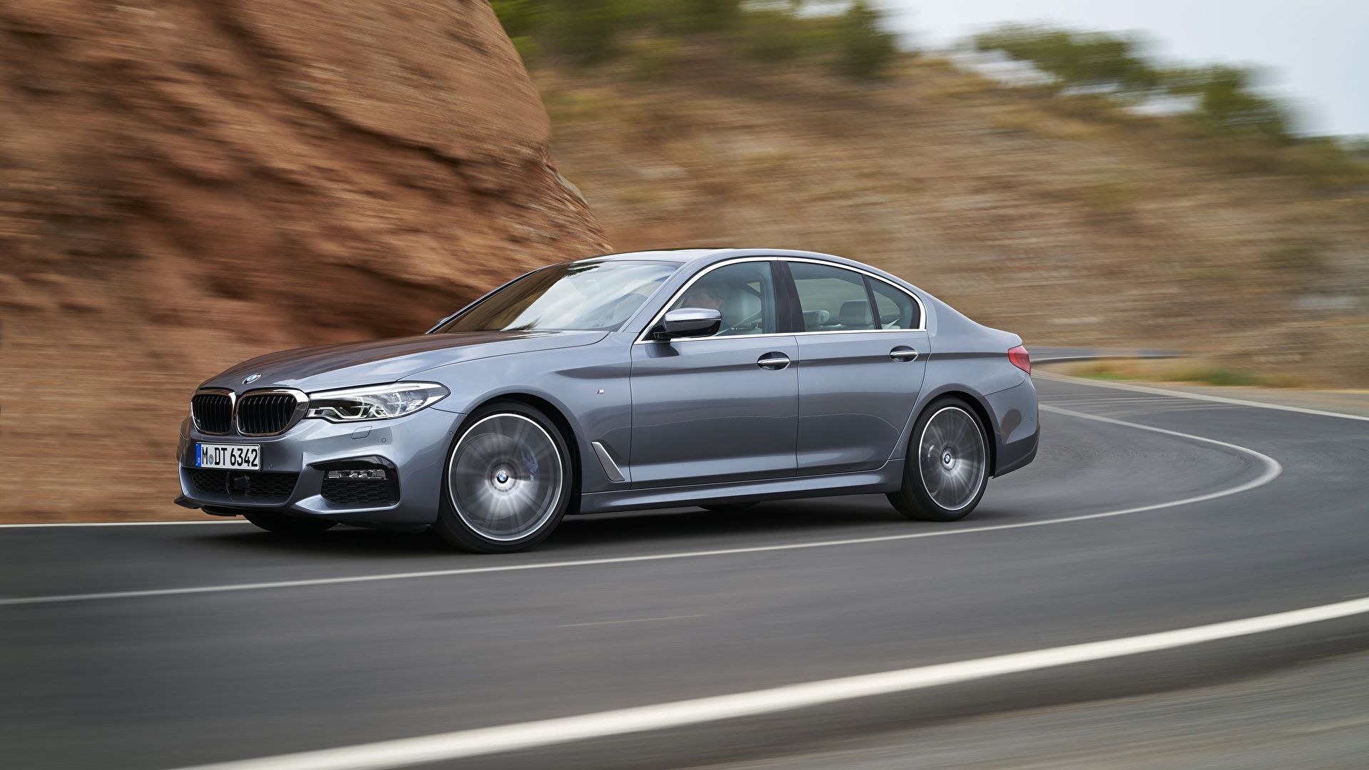 1920x1080 Picture BMW 2017 5 Series G30 540i Sedan Gray Motion Side 1920x1080