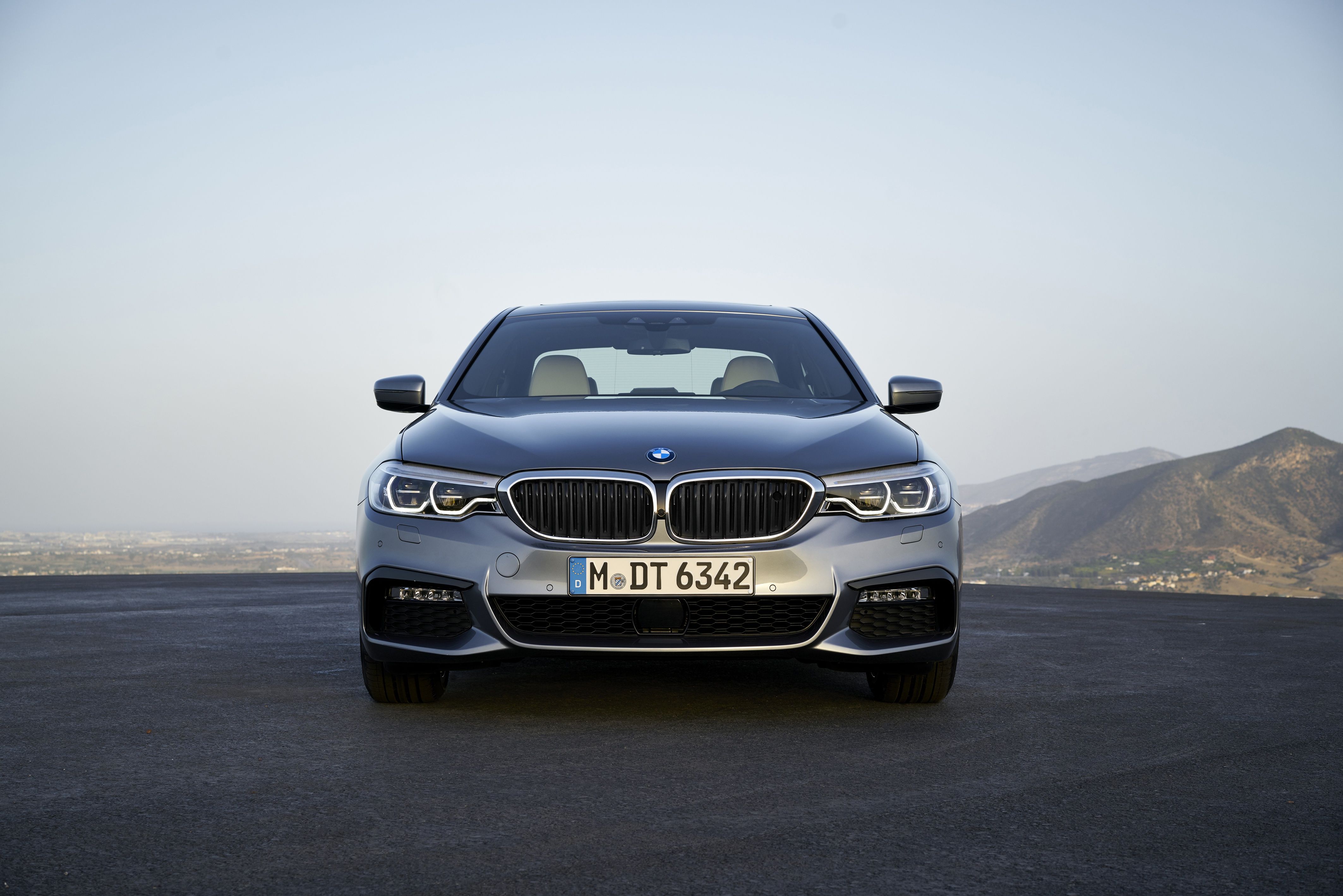 4252x2836 BMW 540i 4k Ultra HD Wallpaper