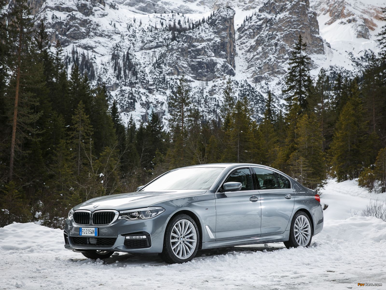 1600x1200 BMW 530d xDrive Sedan M Sport (G30) 2017 wallpaper (1600x1200)