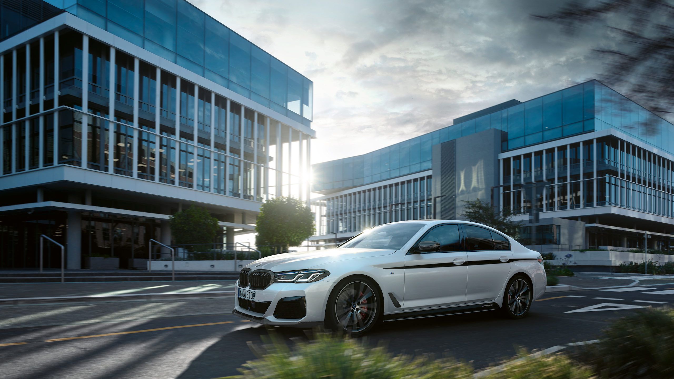 2560x1440 BMW Adds New 5 Series M Performance Parts