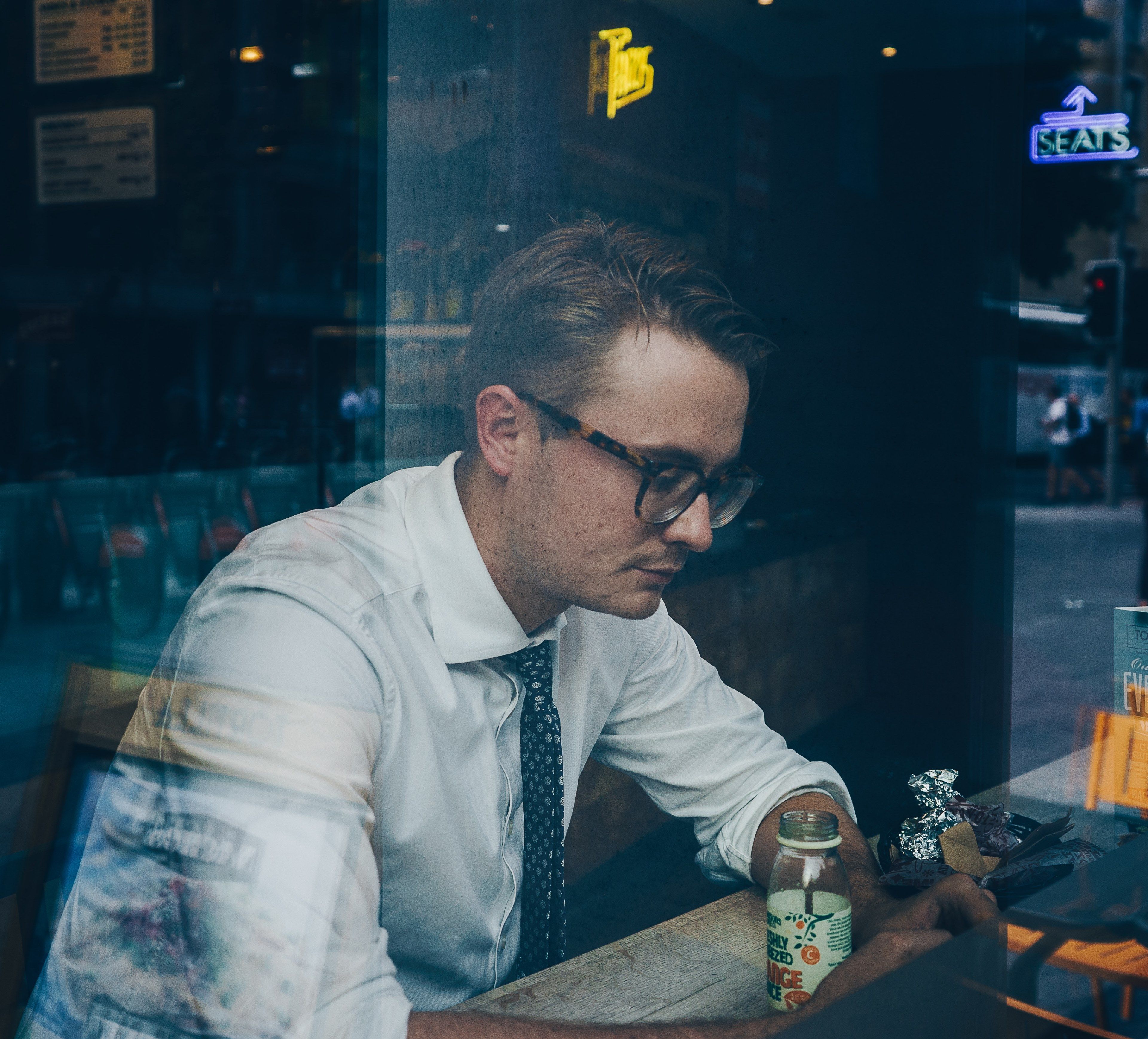 3840x3475 Wallpaper / businessman sitting in a restaurant in london and looking at his phone, office worker at lunch 4k wallpaper free download