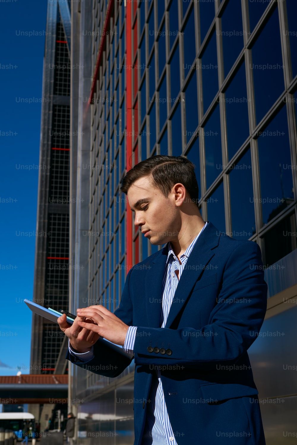1000x1498 Business Man Picture [HD]. Download Free Image