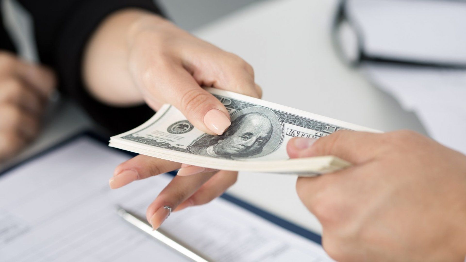 1920x1080 Should You Pay Your Sales People Commission or Salary? Here's How to Decide