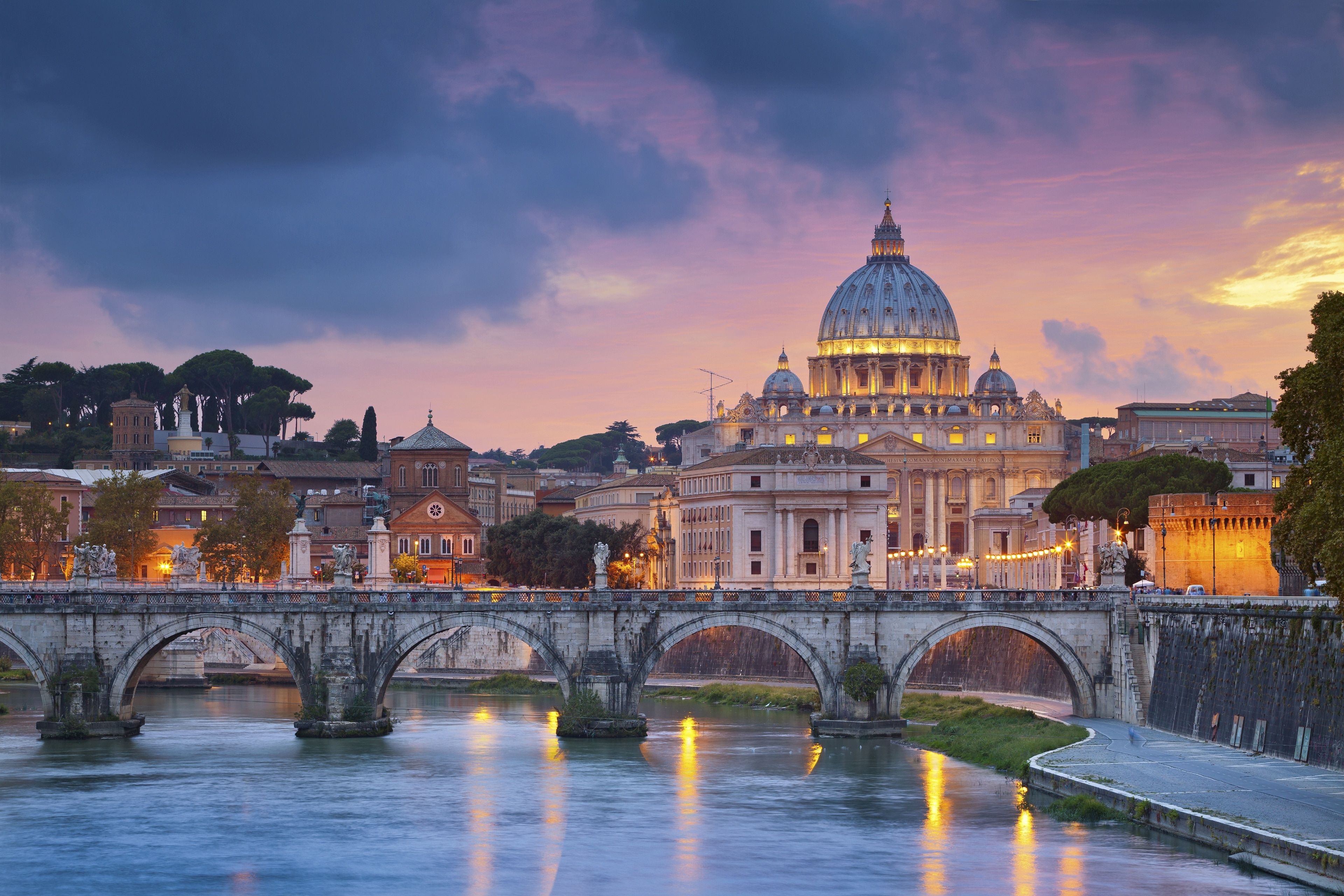 3840x2560 St. Peter's Basilica in Vatican and Activities