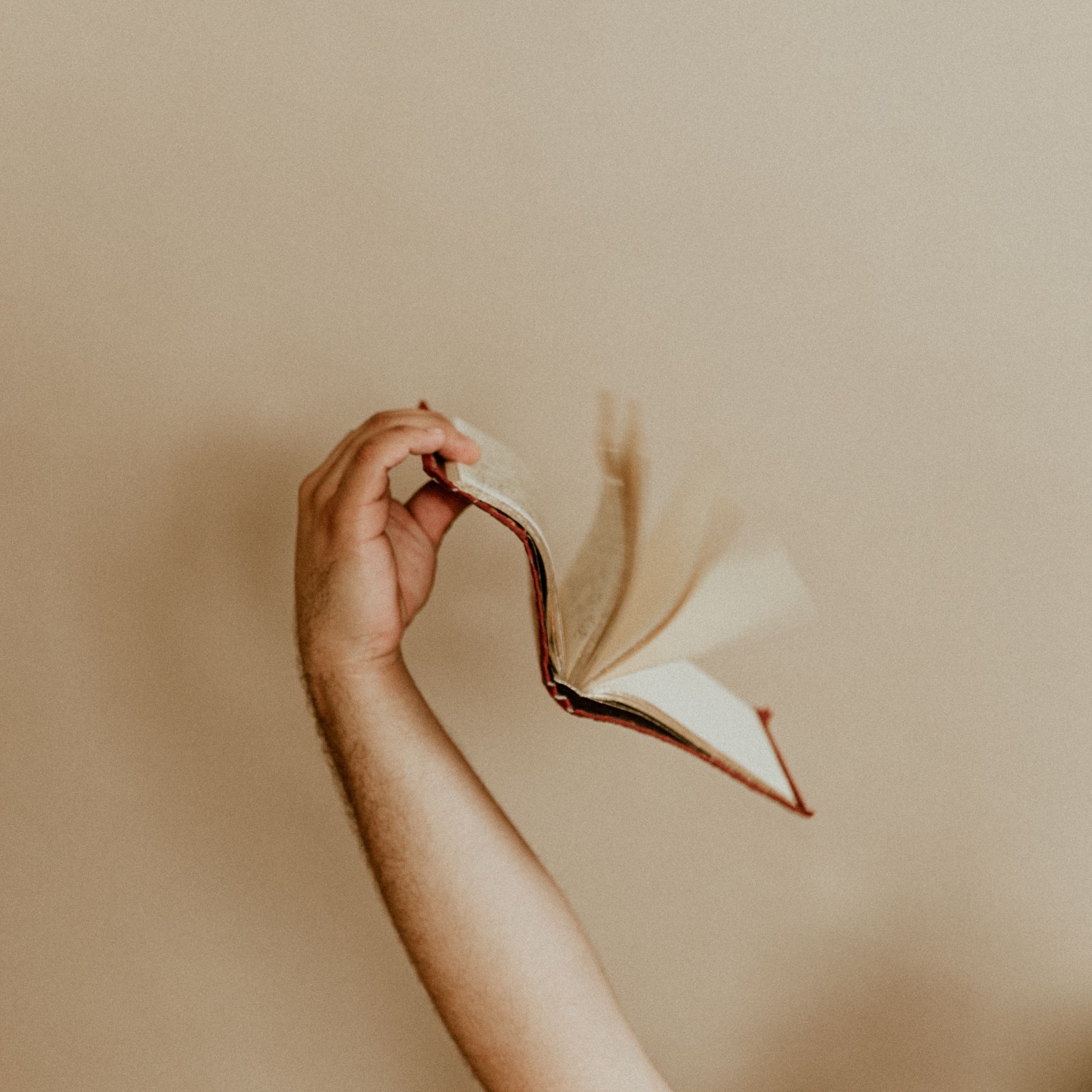 2780x2780 Download wallpaper 2780x2780 book, hand, pages, beige ipad air, ipad air ipad ipad ipad mini ipad mini ipad mini ipad pro 9.7 for parallax HD background