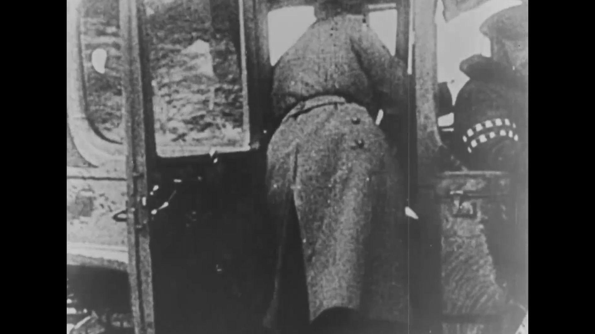 1920x1080 Video: WW1 Kaiser Wilhelm sit in car and drive away