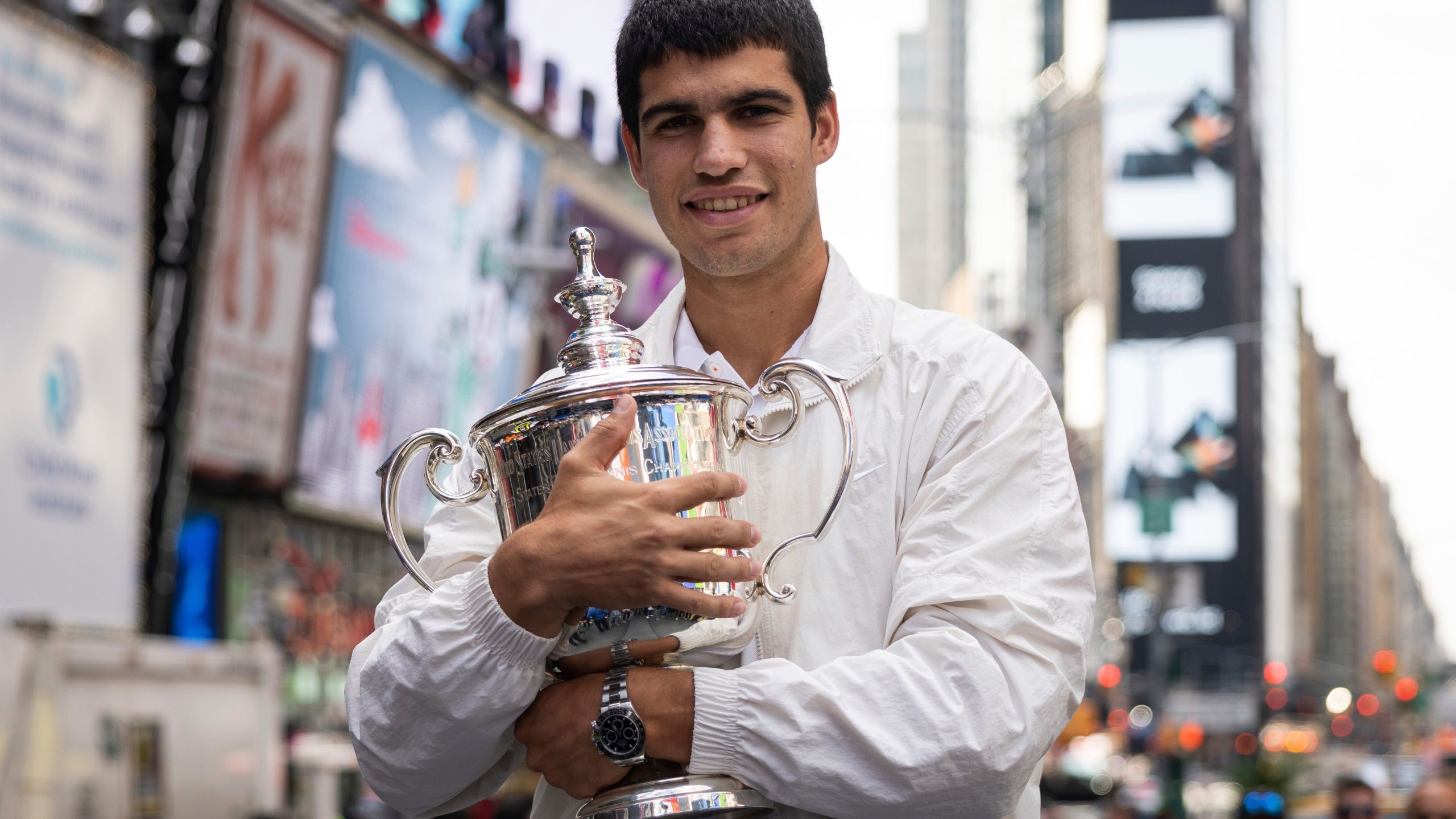 2560x1440 No. 1 Alcaraz already back in Spain for Davis Cup Finals