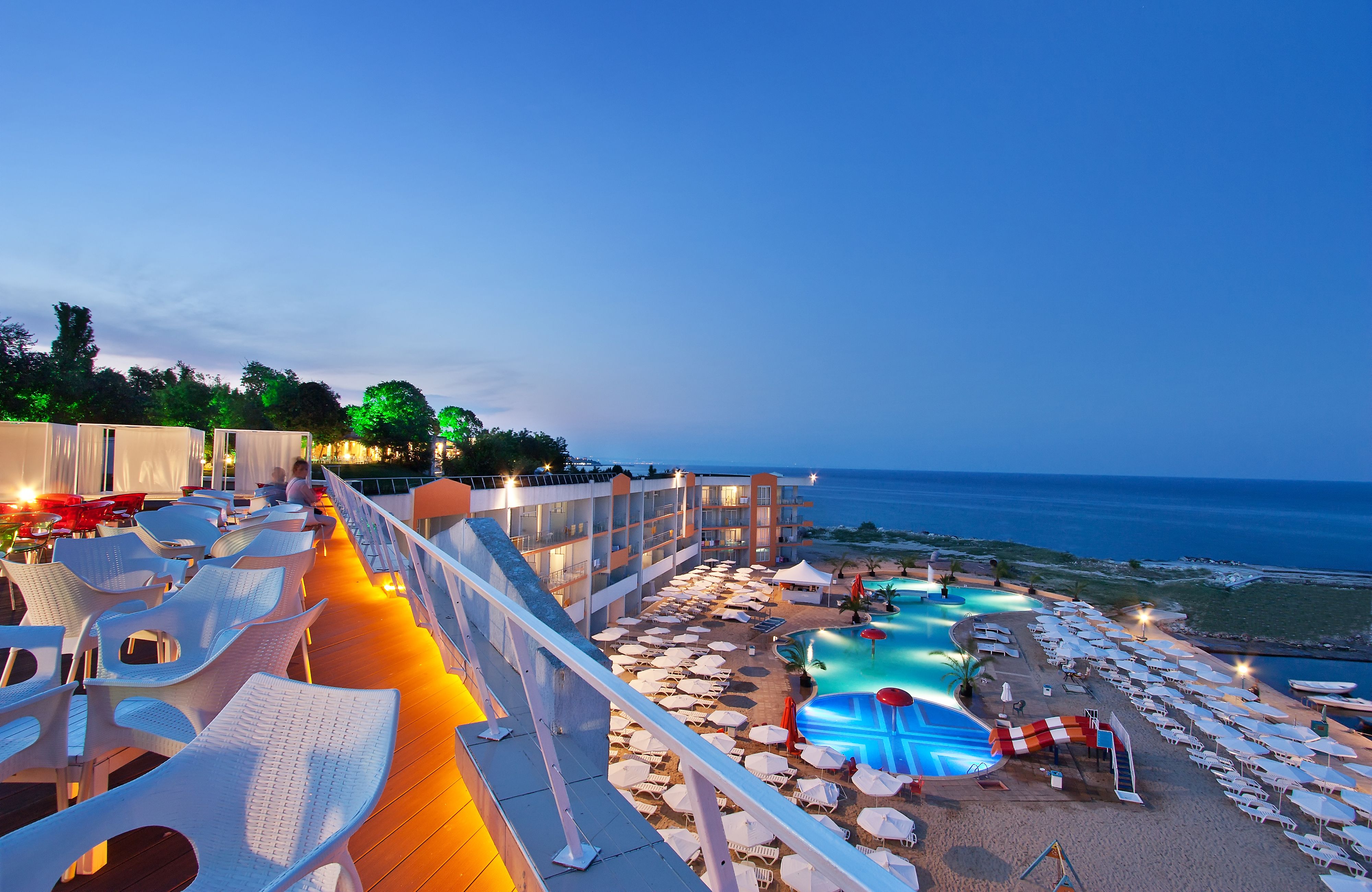 4000x2600 The hotel on the coast in Kusadasi, Turkey Desktop wallpaper 2560x1600