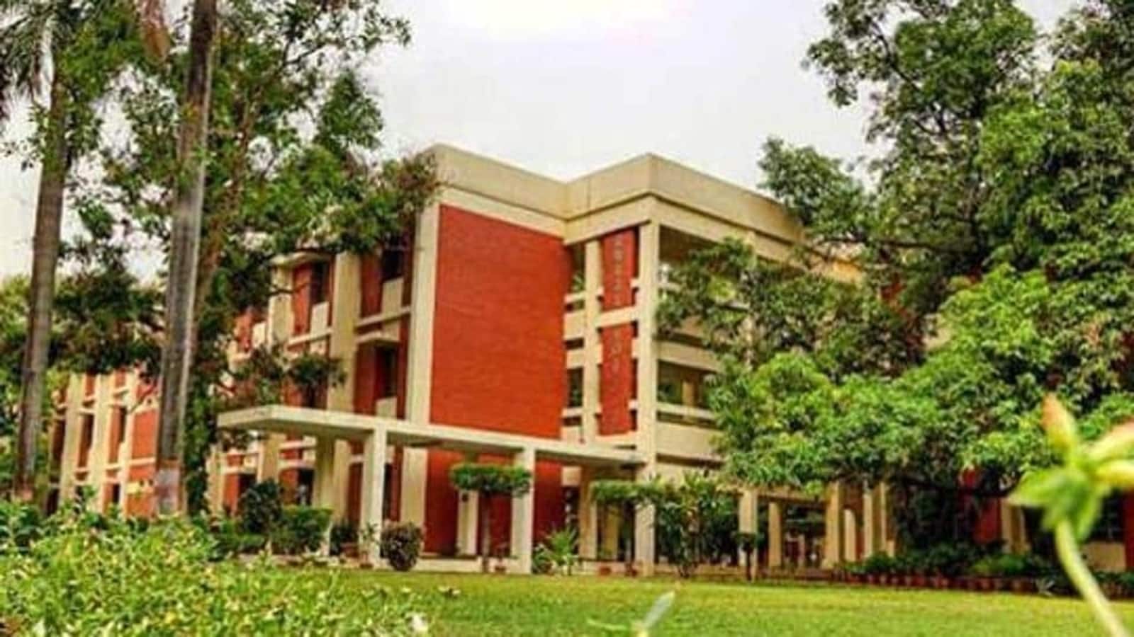 1600x900 IIT Kanpur professor Mukesh Sharma appointed honorary member of WHO's Technical Advisory Group. Latest News India