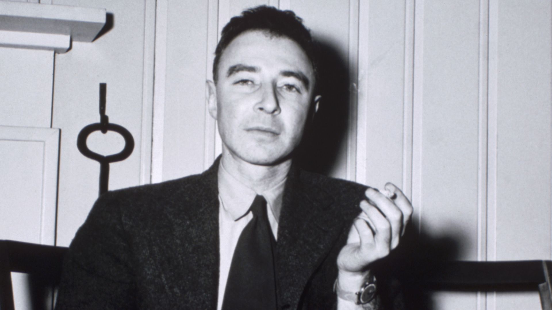 1920x1080 Senators urge vindication for Dr. J. Robert Oppenheimer