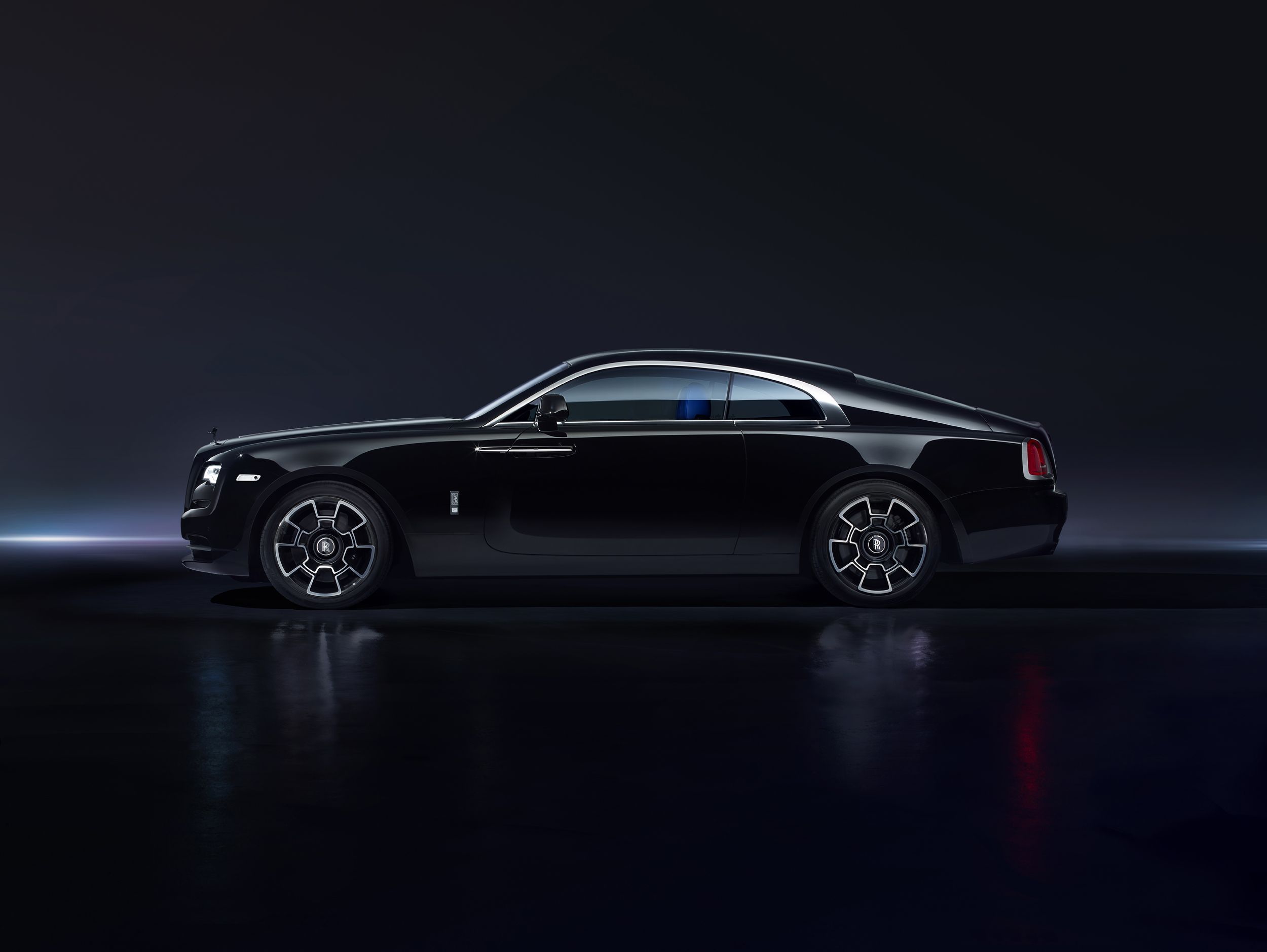 2500x1878 BLACK BADGE' A DARK, EDGY, LIFESTYLE STATEMENT FROM ROLLS ROYCE MOTOR CARS