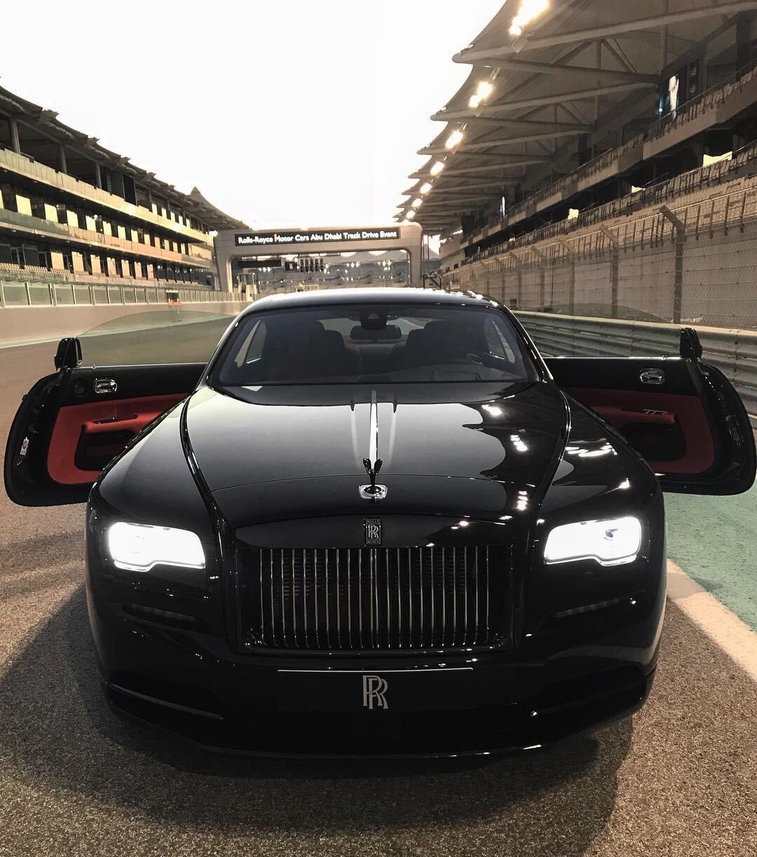 1080x1223 Rolls Royce Wraith Black Badge