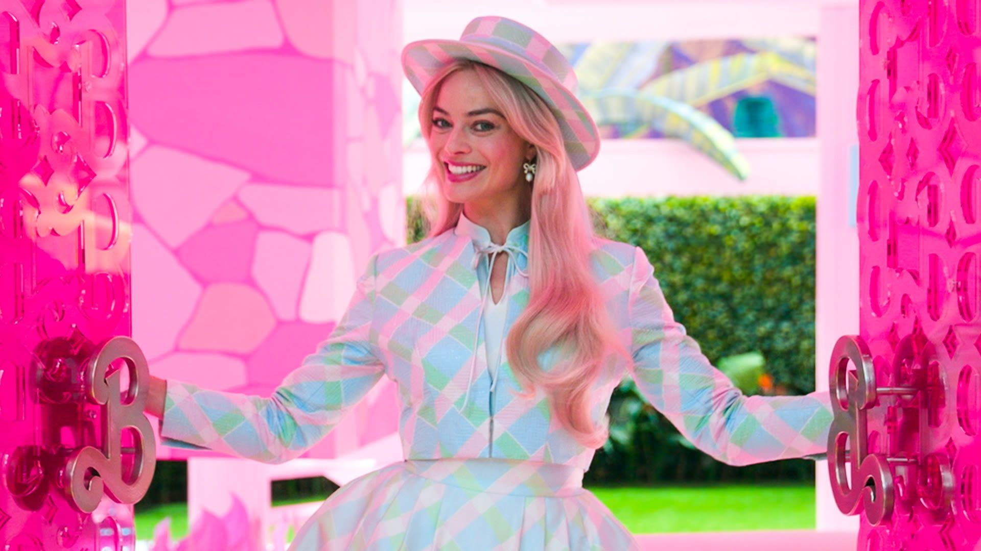 1920x1080 Watch Margot Robbie's Barbie Dreamhouse Tour