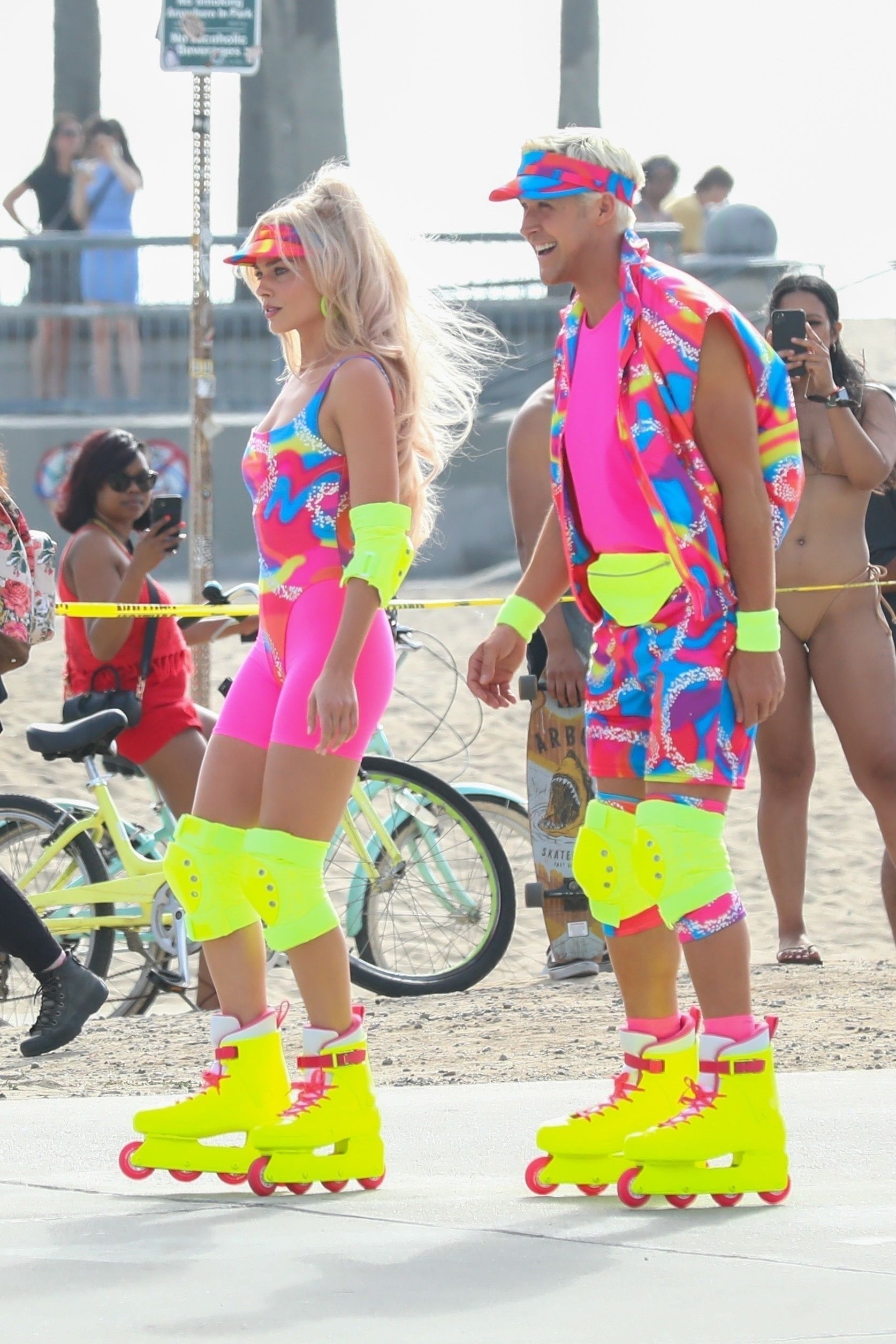 1674x2511 Margot Robbie snapped filming Barbie woman behind her has people talking. The US Sun