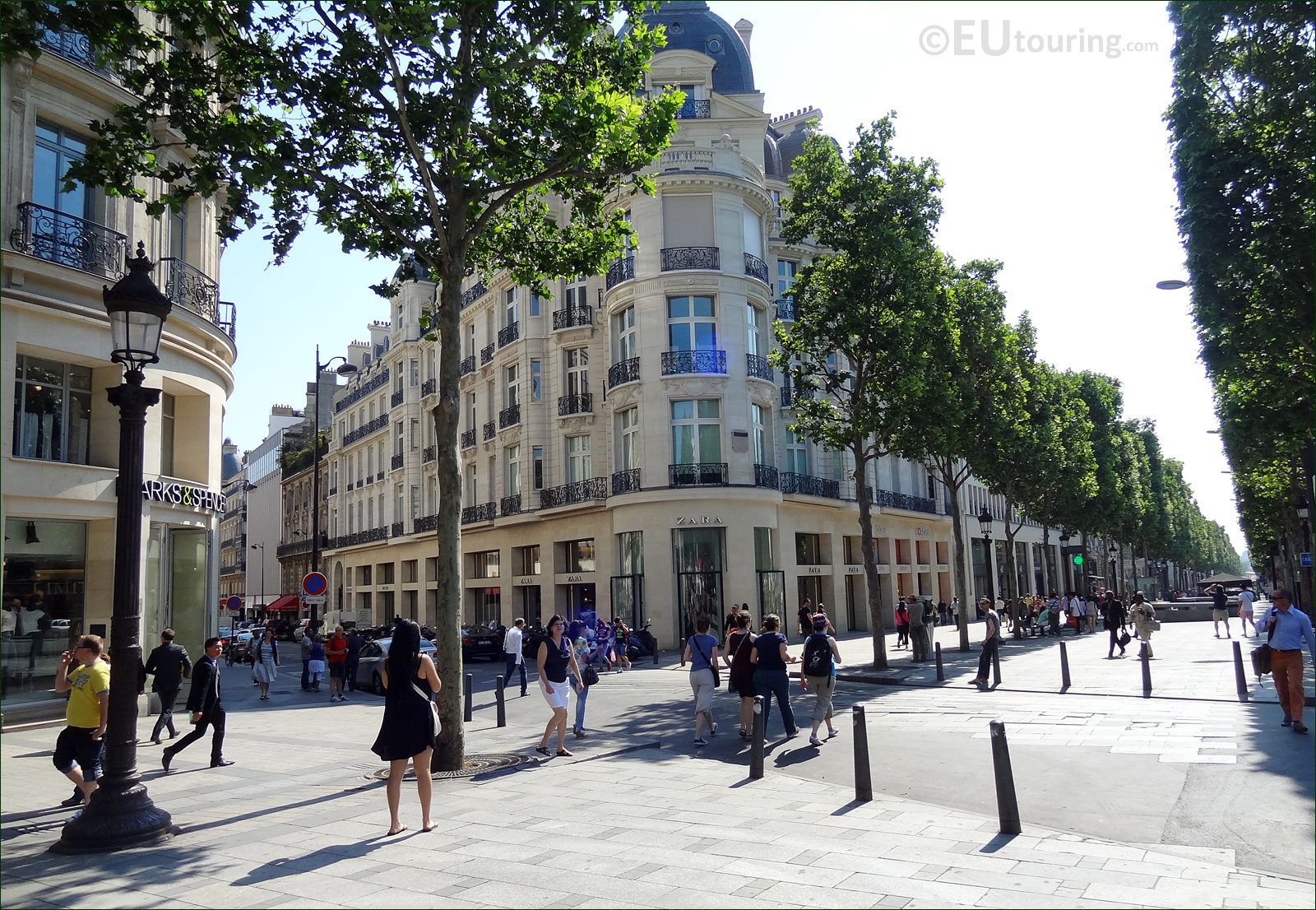1600x1106 HD photo of Avenue des Champs Elysees in Paris France