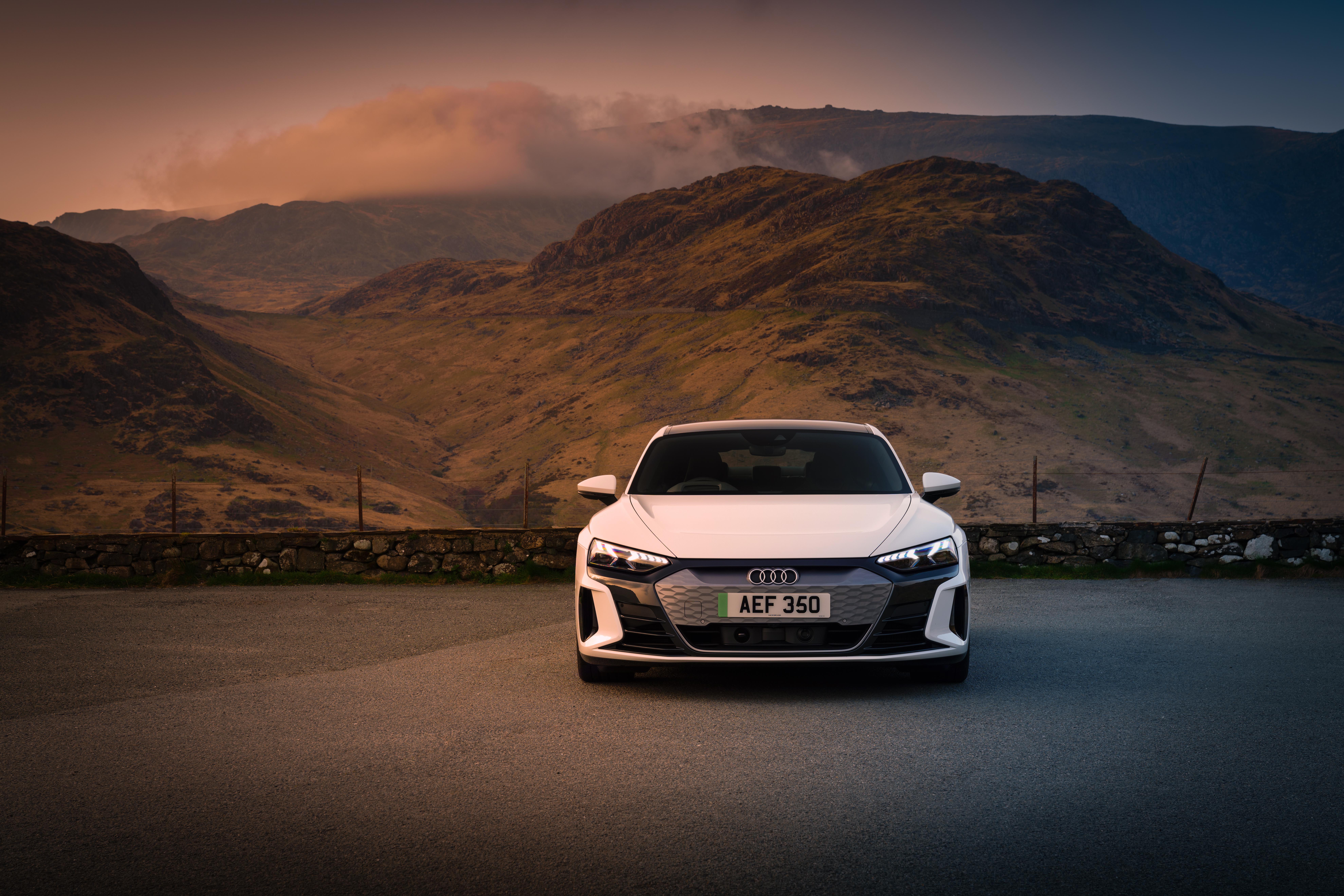 7918x5281 Audi E Tron GT [3840x2160]