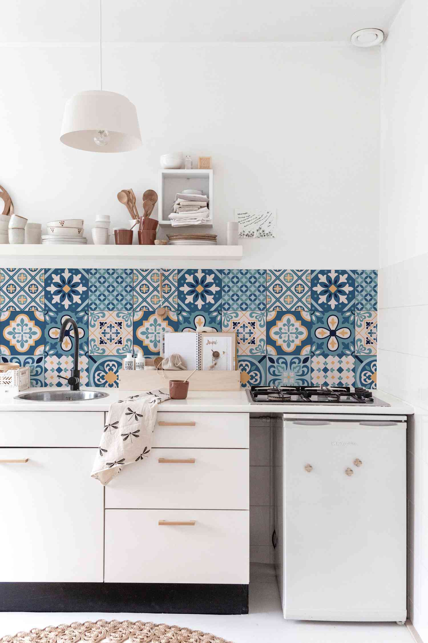 1500x2250 Gorgeous & Easy Ways to Use Temporary Wallpaper for a Dramatic Effect