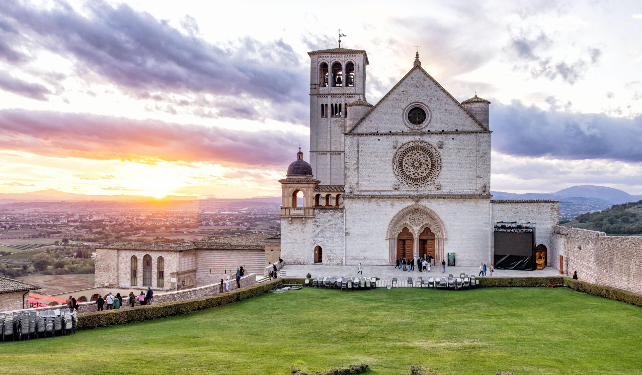 Assisi Wallpapers Top Free Assisi Backgrounds Wallpaperaccess