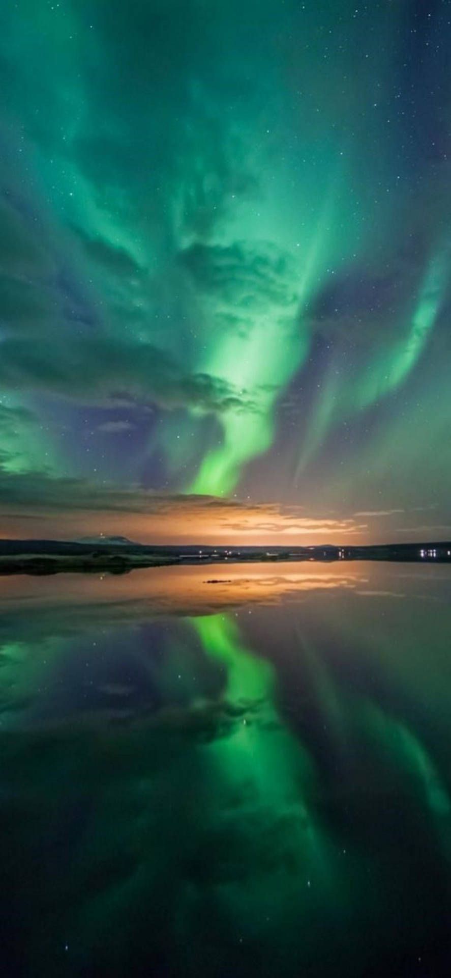 887x1920 Download IPhone 13 Pro Max Green Auroras Wallpaper