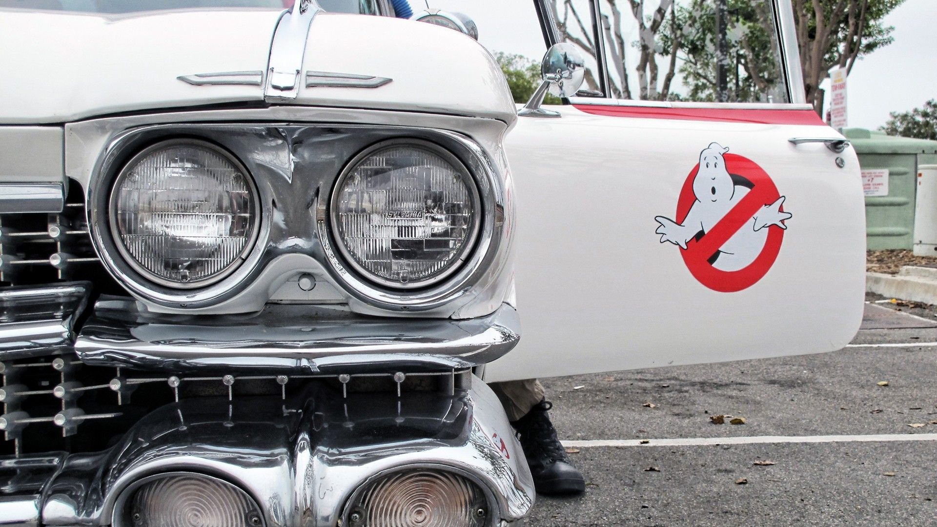 1920x1080 Ghostbusters Car Spooky Movie Vehicles Ecto 1 Ghostbusters Logo Wallpaper:1920x1080